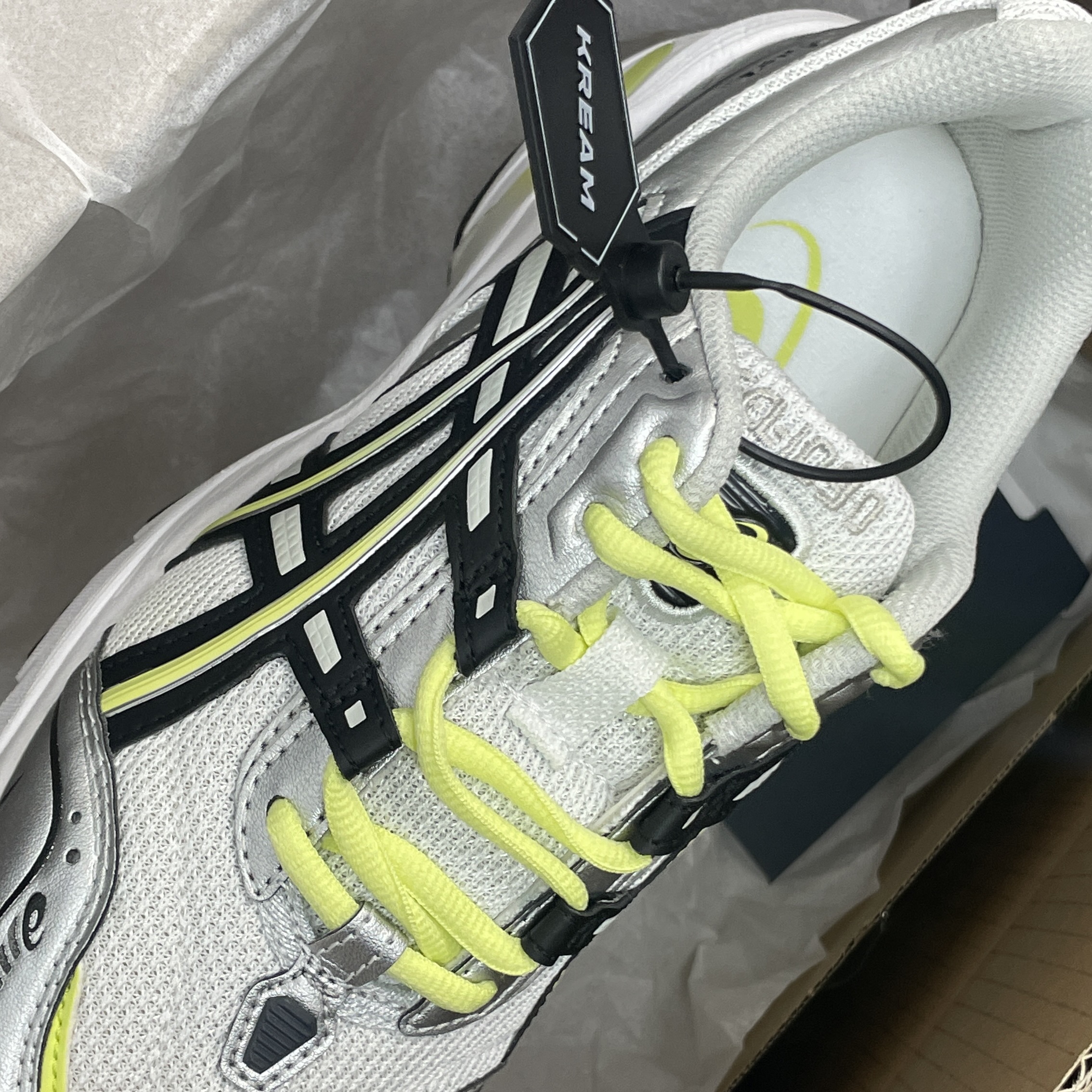 Asics Gel-1090 White Black 착용 스타일