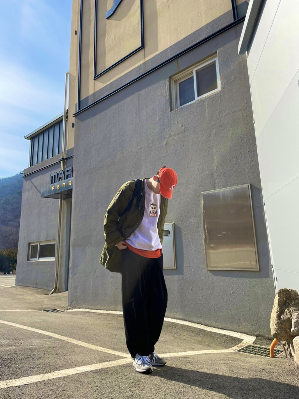 IAB Studio x Obey Beenzino Icon Crew Ash Gray, Supreme Pigment Print S Logo 6-Panel Orange - 22FW 착용 스타일 - 2