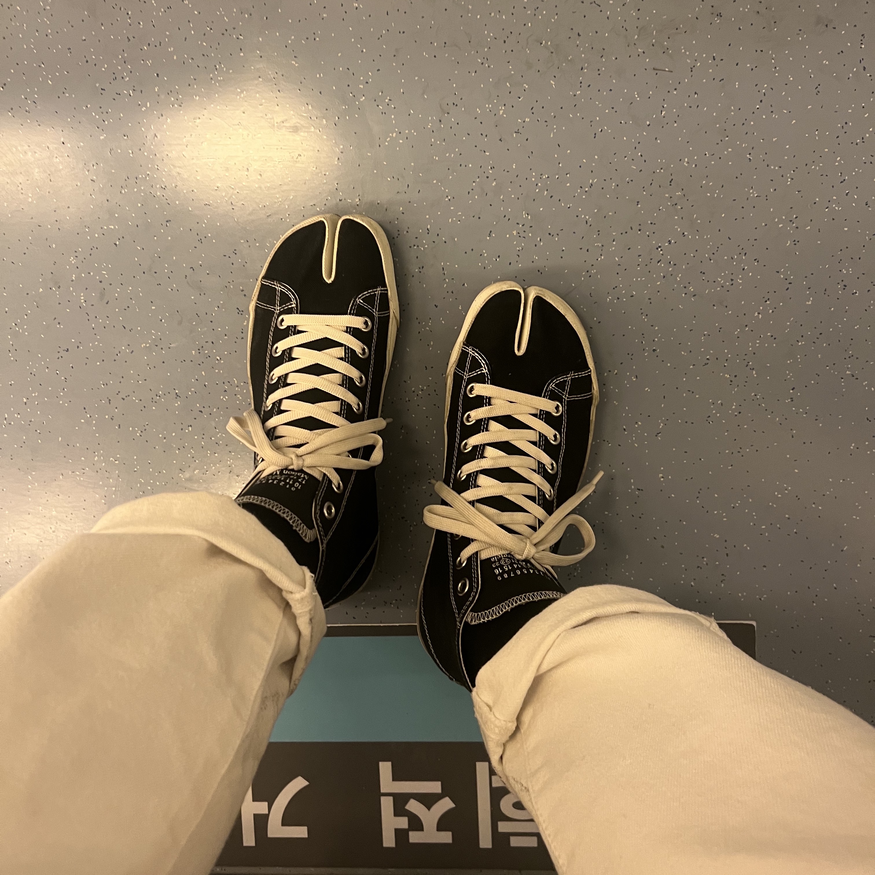 Maison Margiela Tabi High Black 착용 스타일