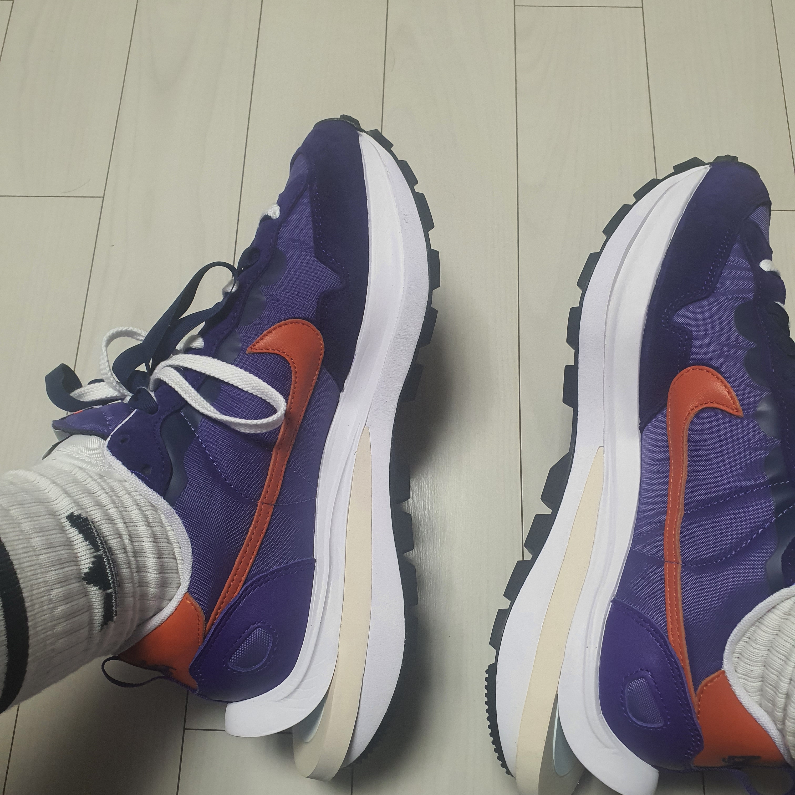Nike x Sacai VaporWaffle Dark Iris 착용 스타일 - 1