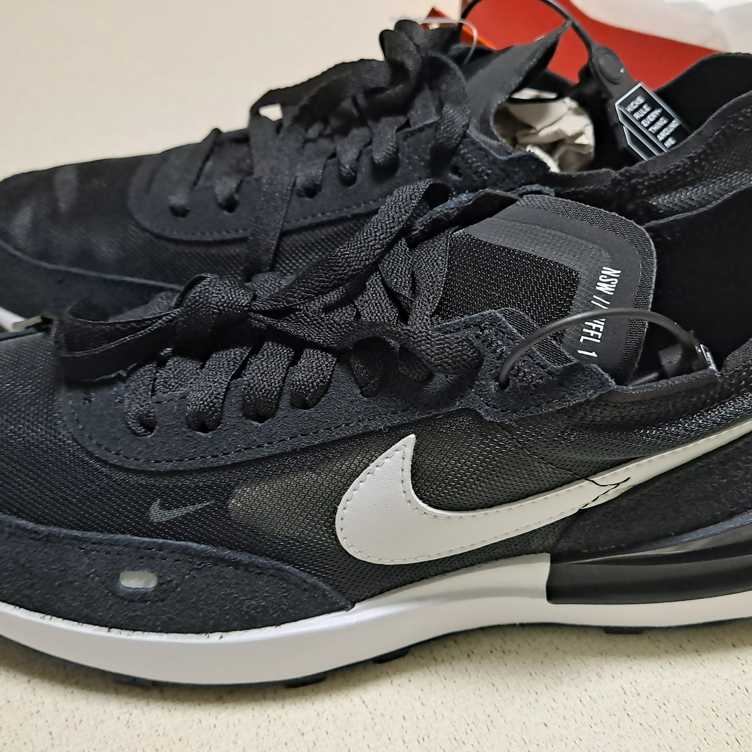 (W) Nike Waffle One Black White 착용 스타일 - 3
