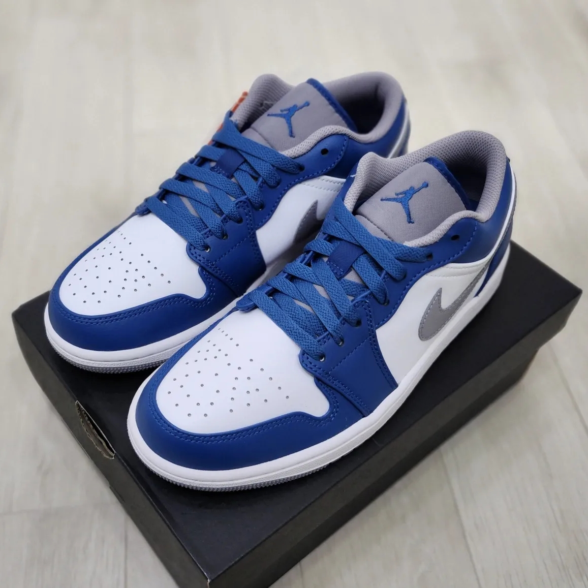 Jordan 1 Low True Blue Cement Grey 착용 스타일 - 2