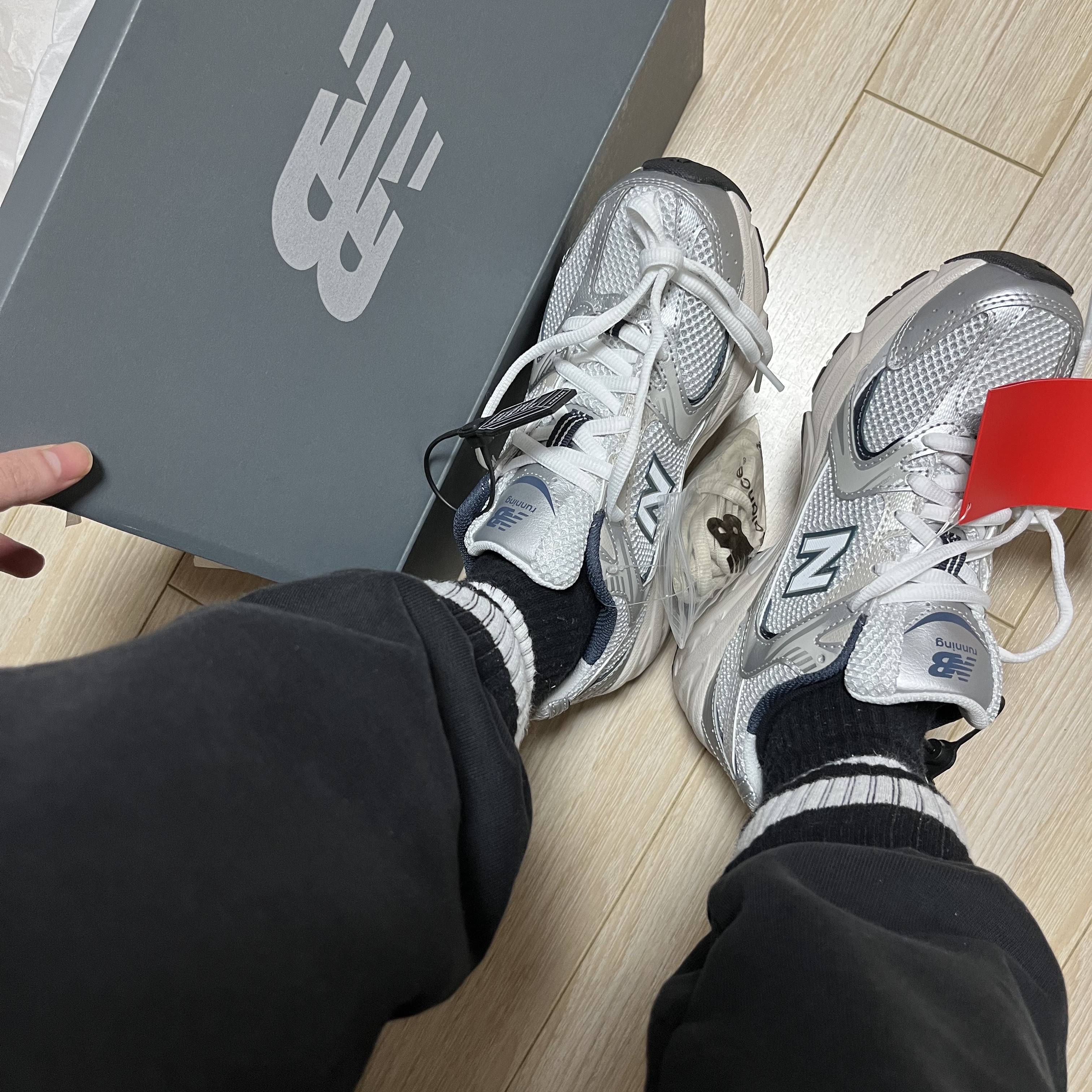 New Balance 530 Steel Grey 착용 스타일