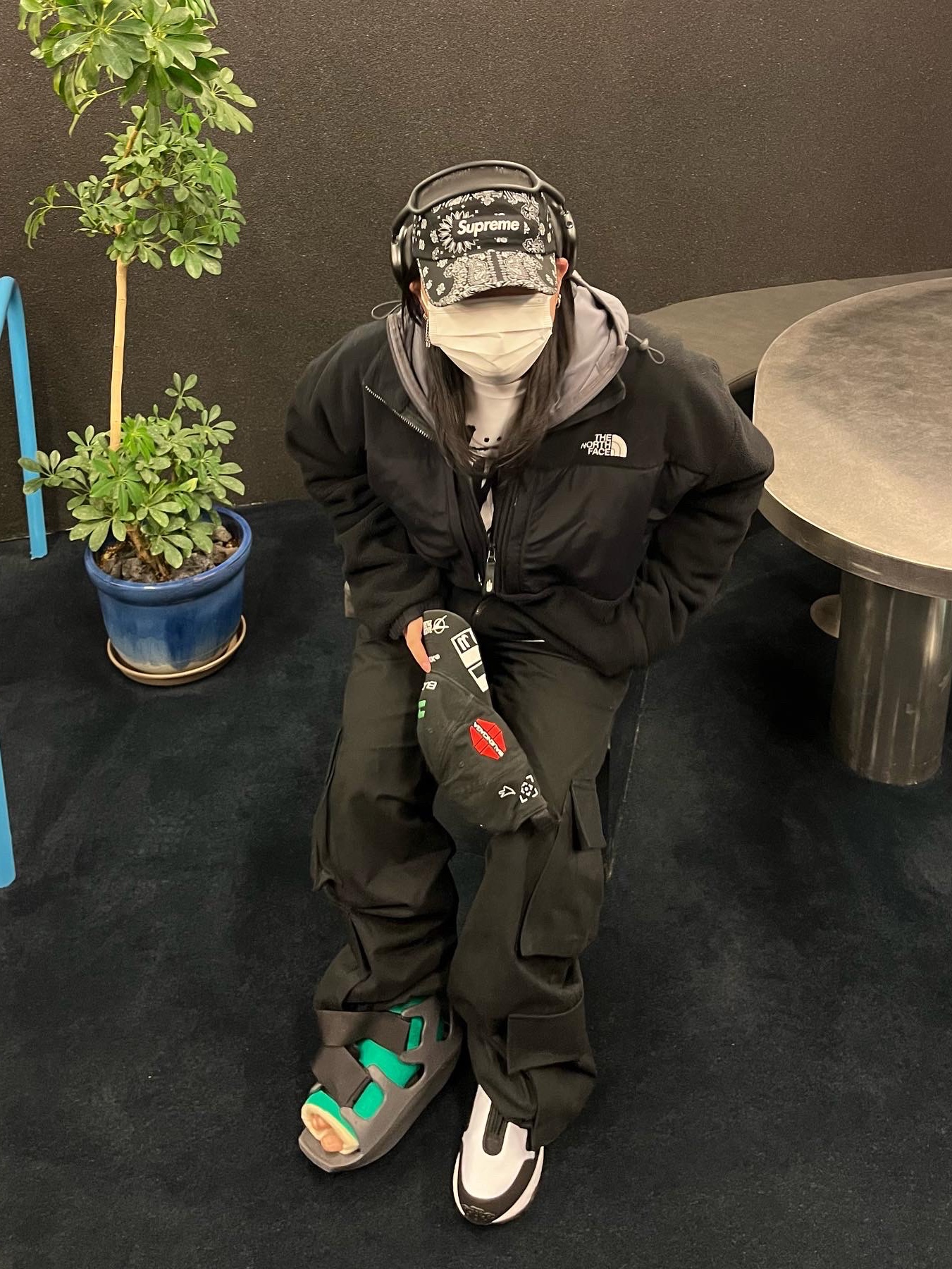 Nike x Comme des Garcons Homme Plus Air Max Sunder SP White Black, Apple AirPods Max Lightning Space Gray (Korean Ver.) 착용 스타일 - 2