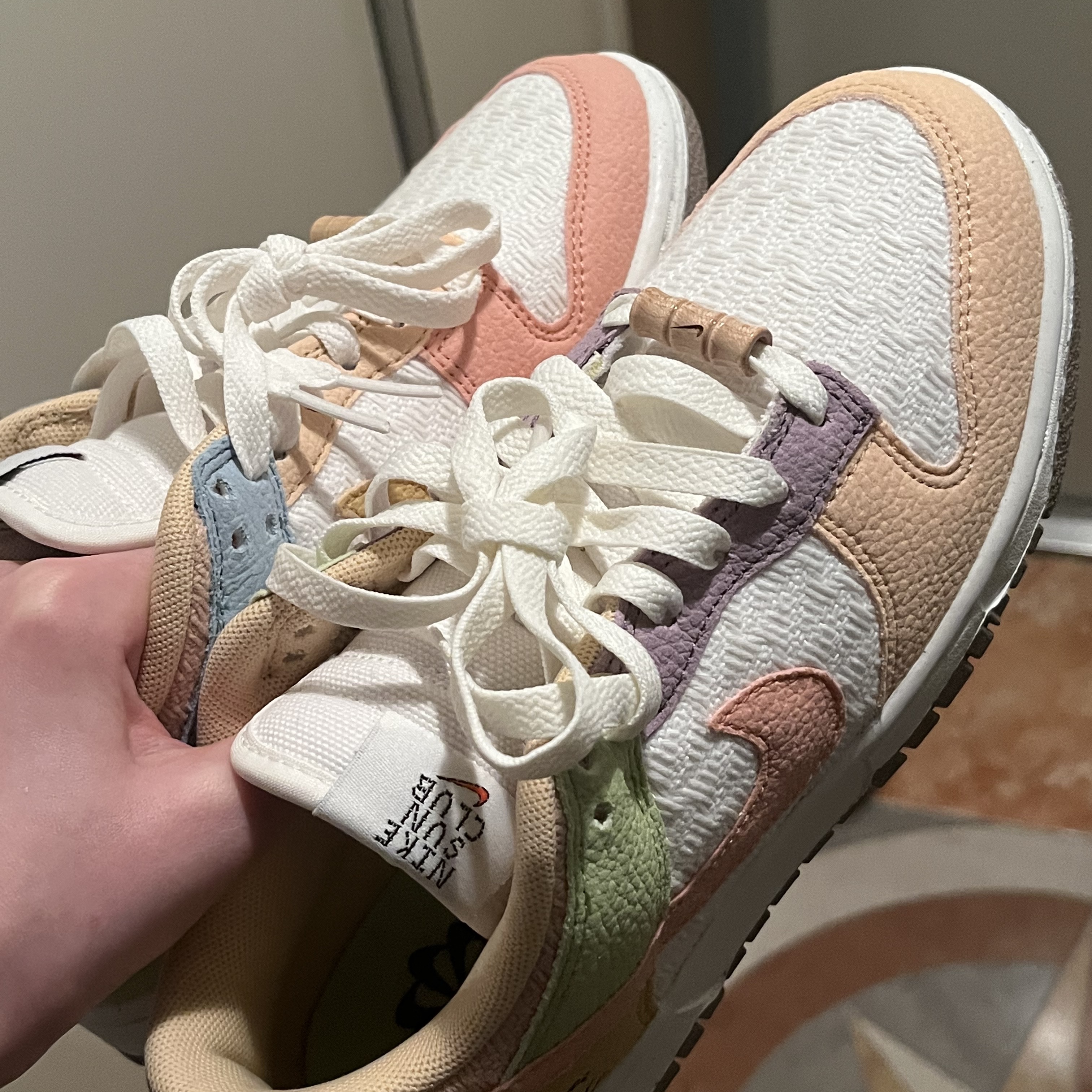 (W) Nike Dunk Low SE Sun Club Sanded Gold 착용 스타일