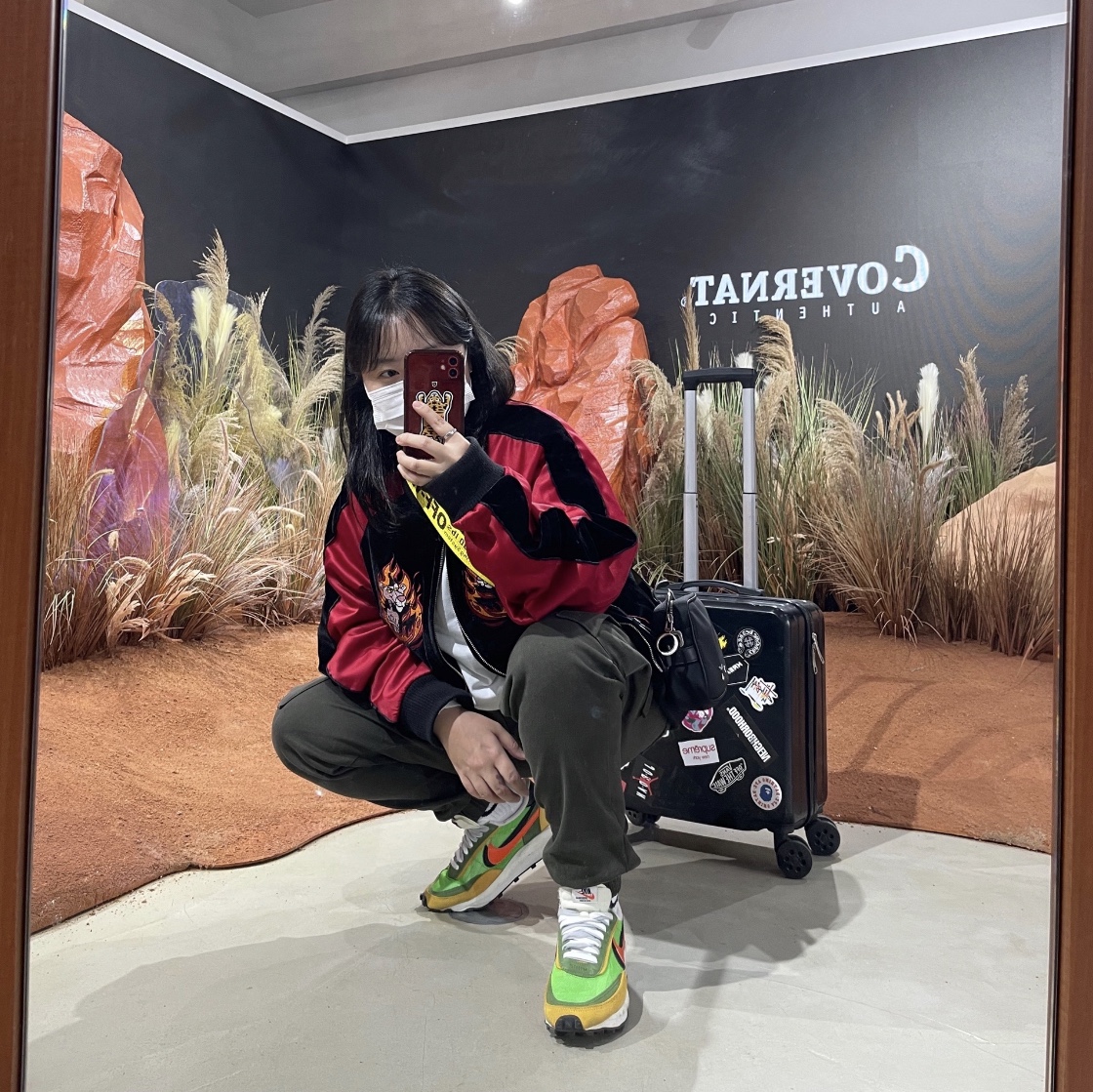 Off-White OW Logo Nylon Crossbody Bag Black, Nike x Sacai LDWaffle Green Multi 착용 스타일