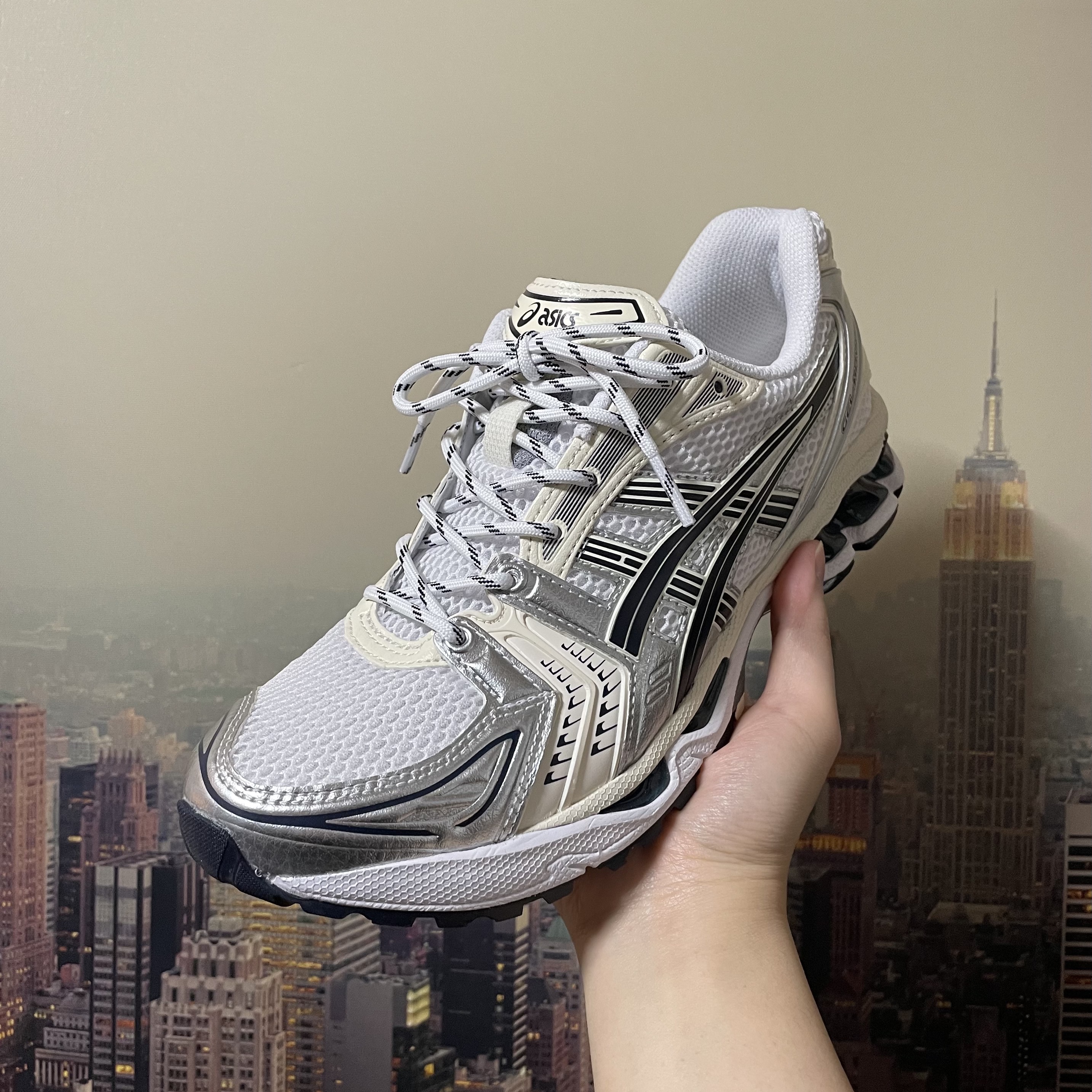 (W) Asics Gel-Kayano 14 White Midnight 착용 스타일