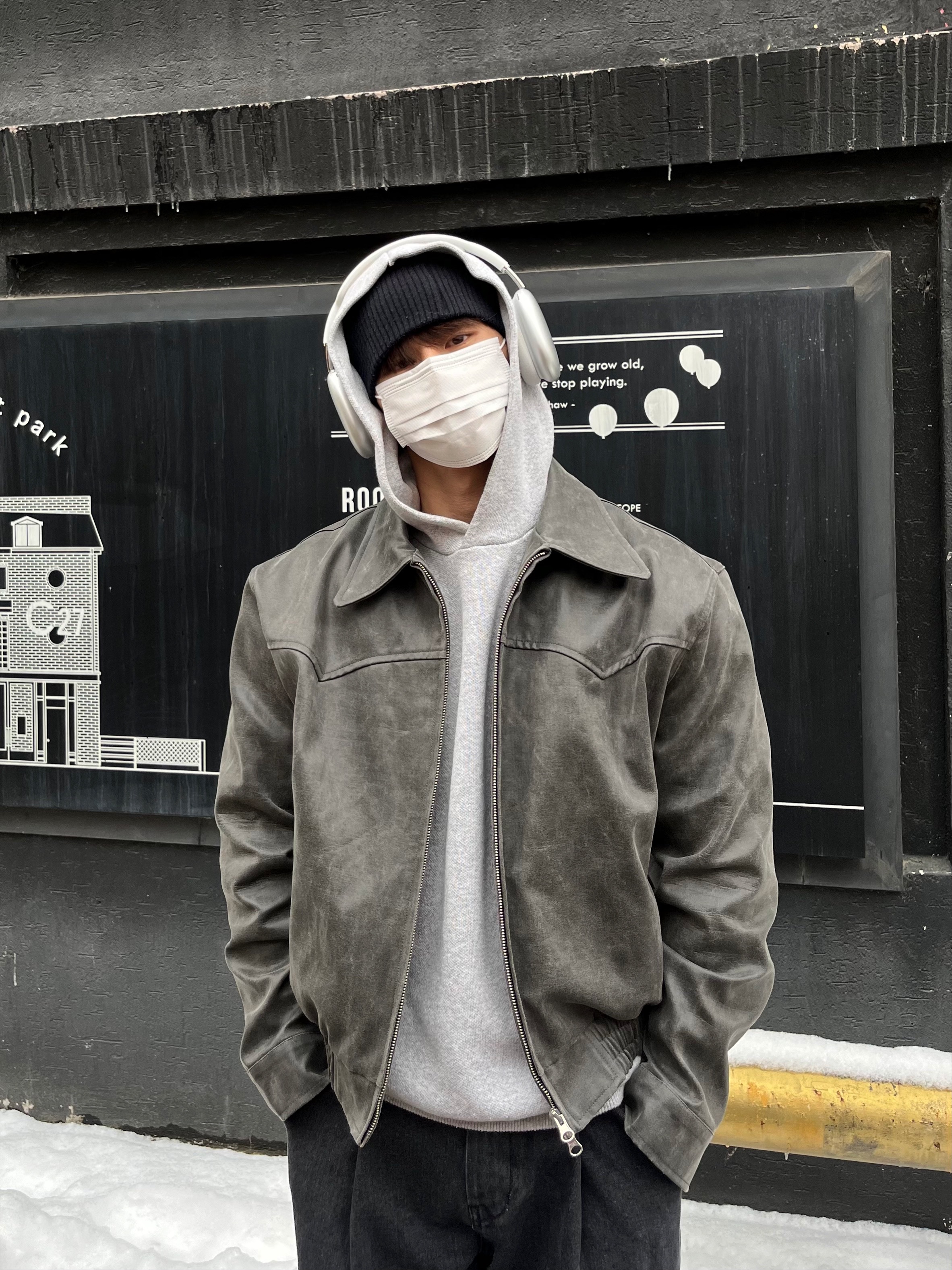 Apple AirPods Max Lightning Silver (Korean Ver.), Maison Mihara Yasuhiro Wayne OG Sole Leather Low-top Sneakers Black White 착용 스타일 - 1