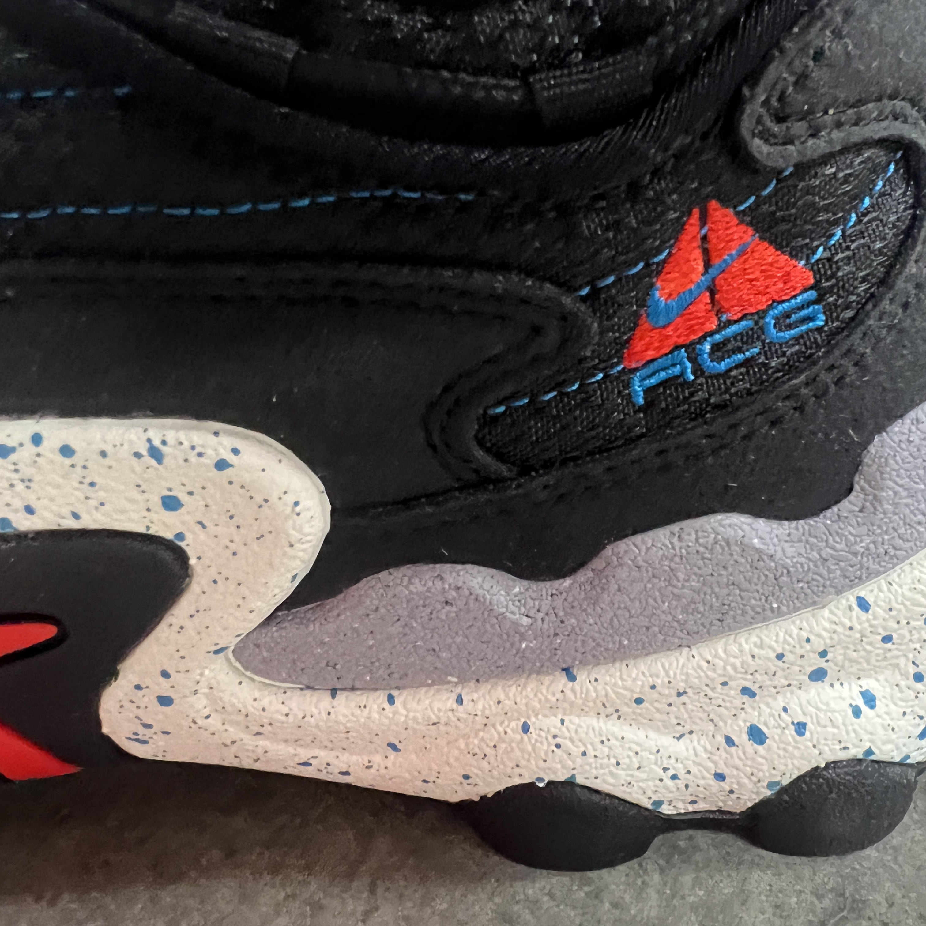 Nike ACG Air Skarn Black Habanero Red 착용 스타일 - 2