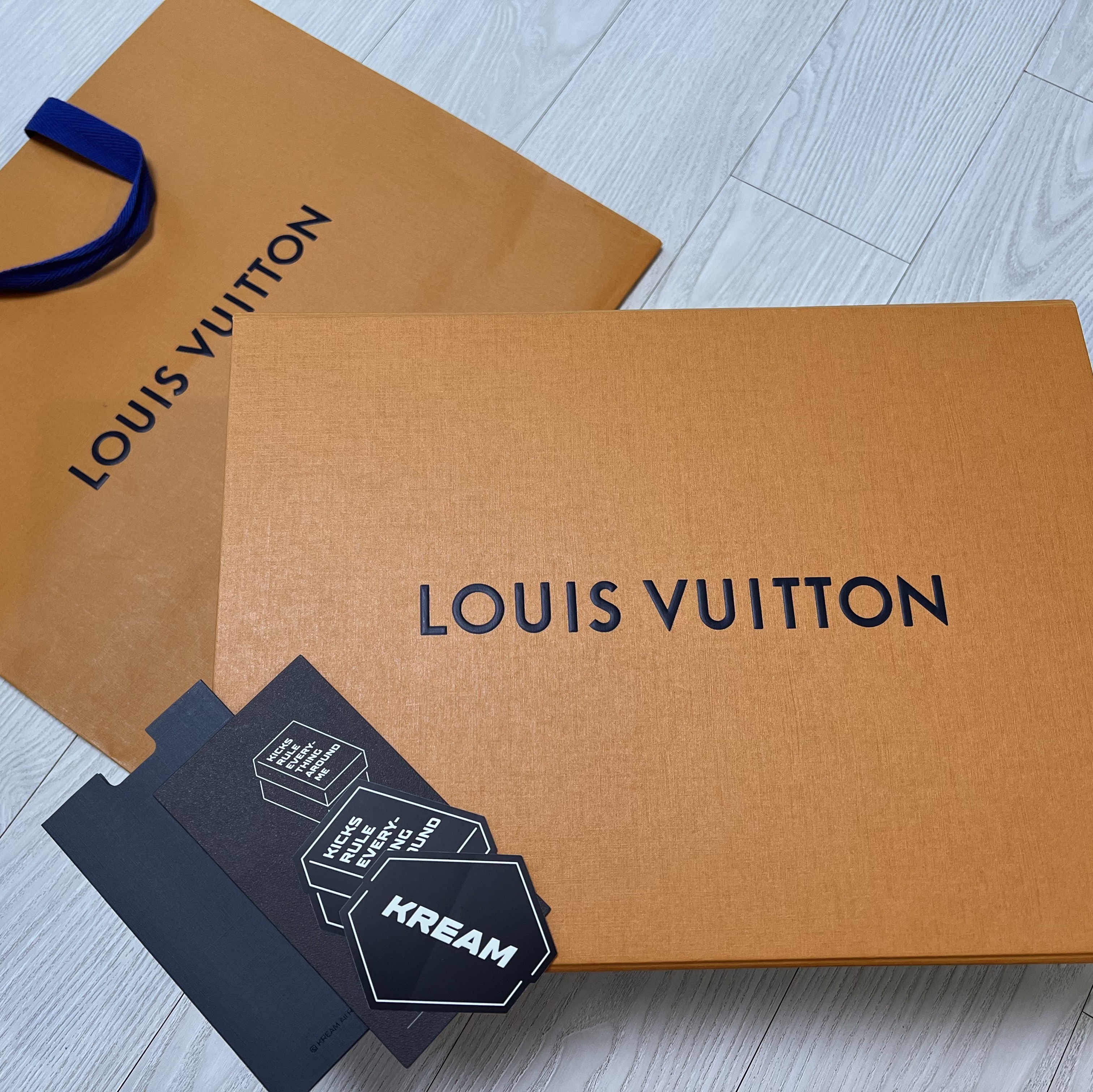 Louis Vuitton Neo Alma BB Monogram Empreinte Black 착용 스타일 - 2