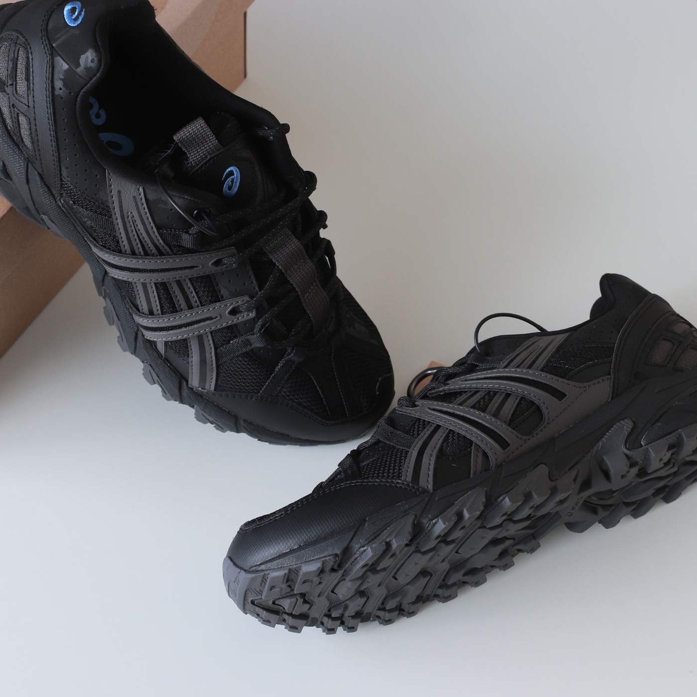 Asics Gel-Sonoma 15-50 Black Obsidian Grey 착용 스타일 - 1