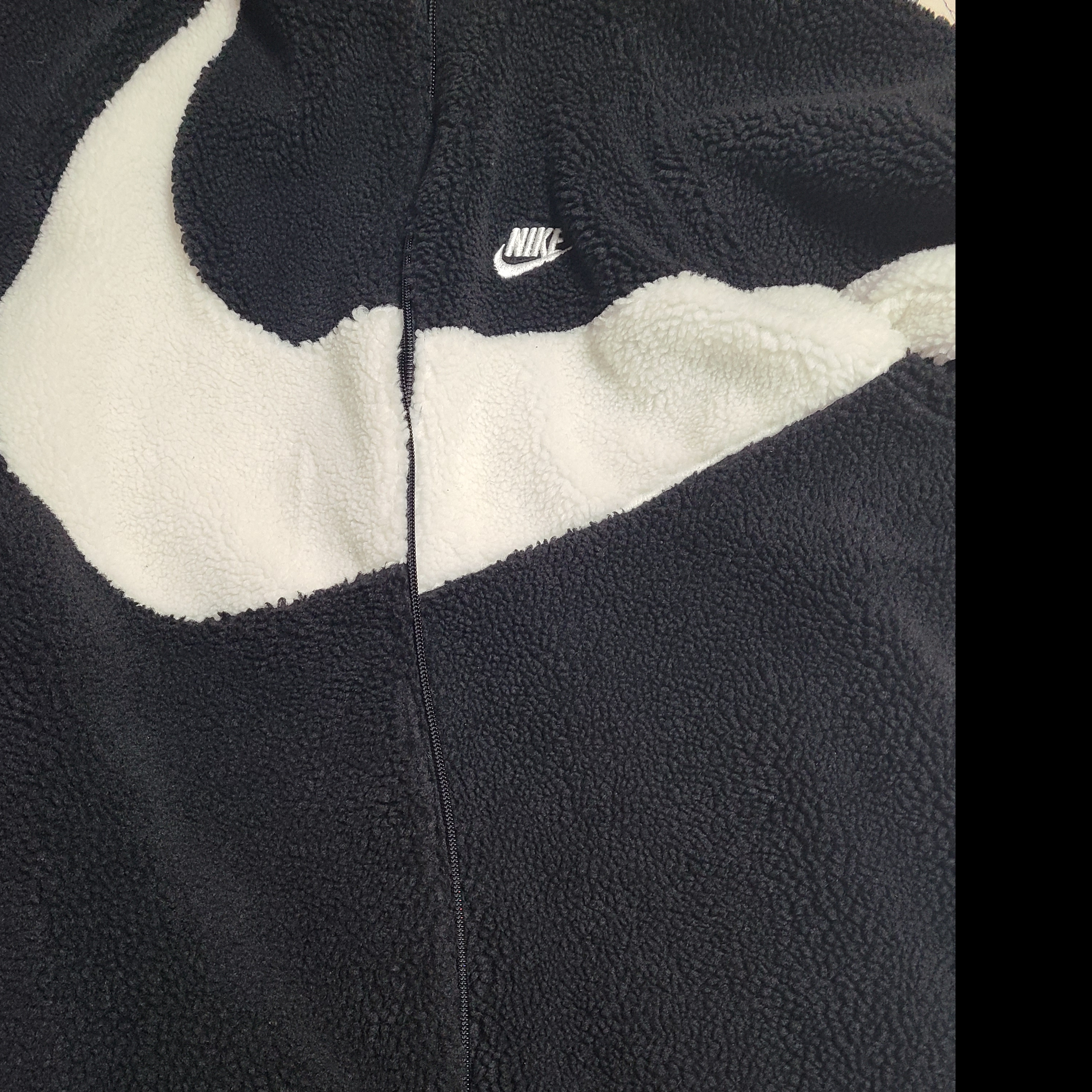 Nike Big Swoosh Full Zip Jacket Black Sail 착용 스타일