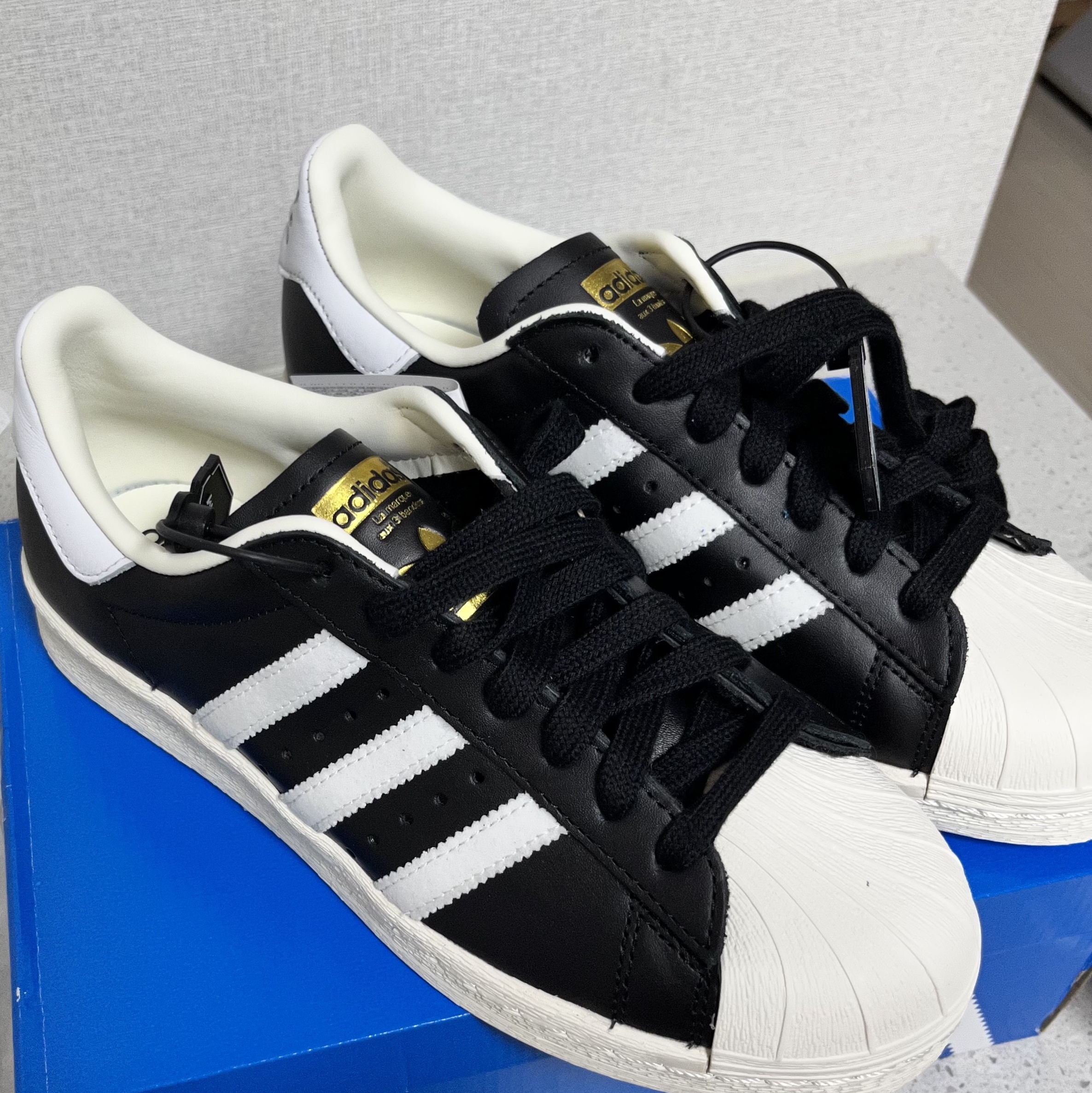 Adidas Superstar 82 FI Core Black 착용 스타일 - 1