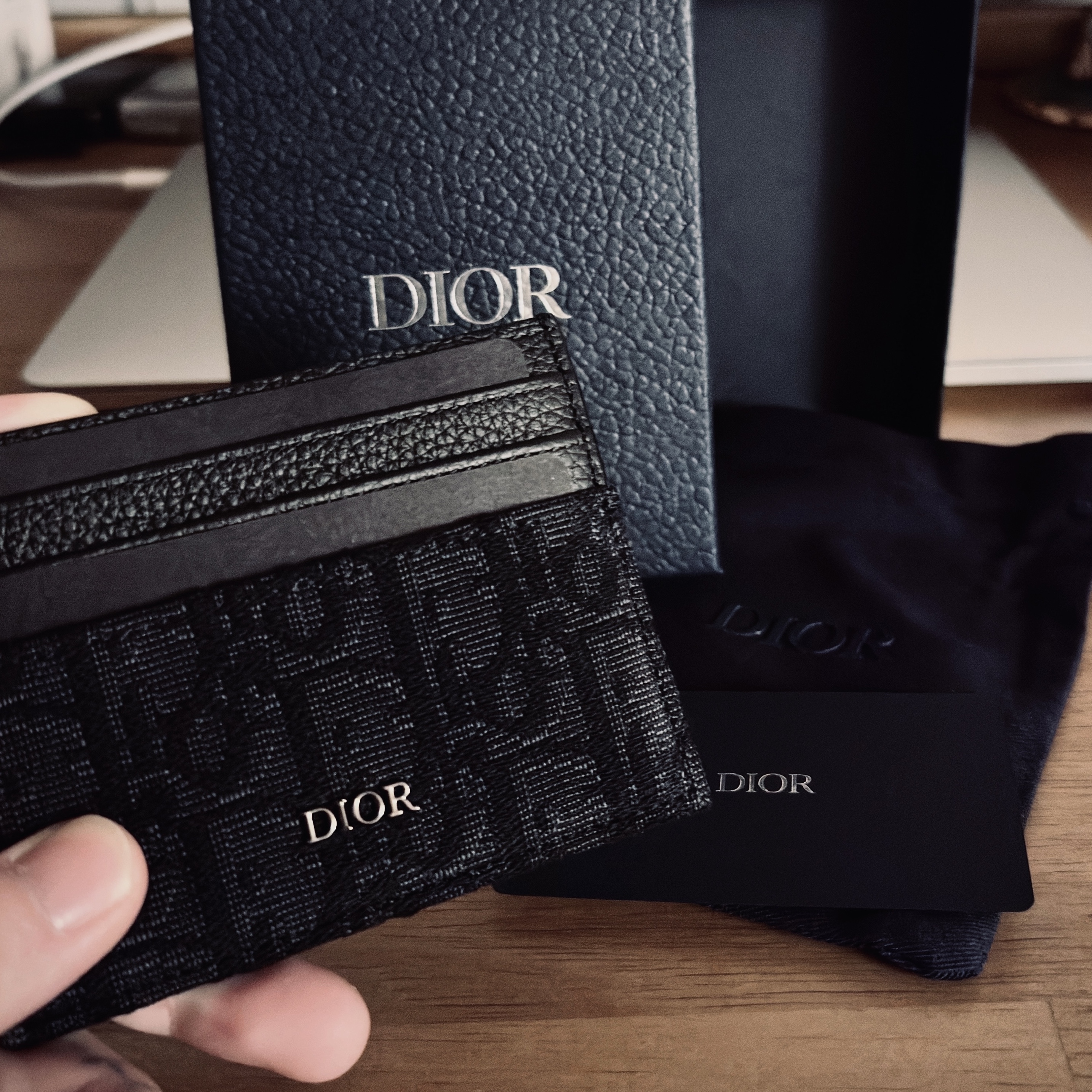 Dior Card Holder Black Dior Oblique Jacquard 착용 스타일