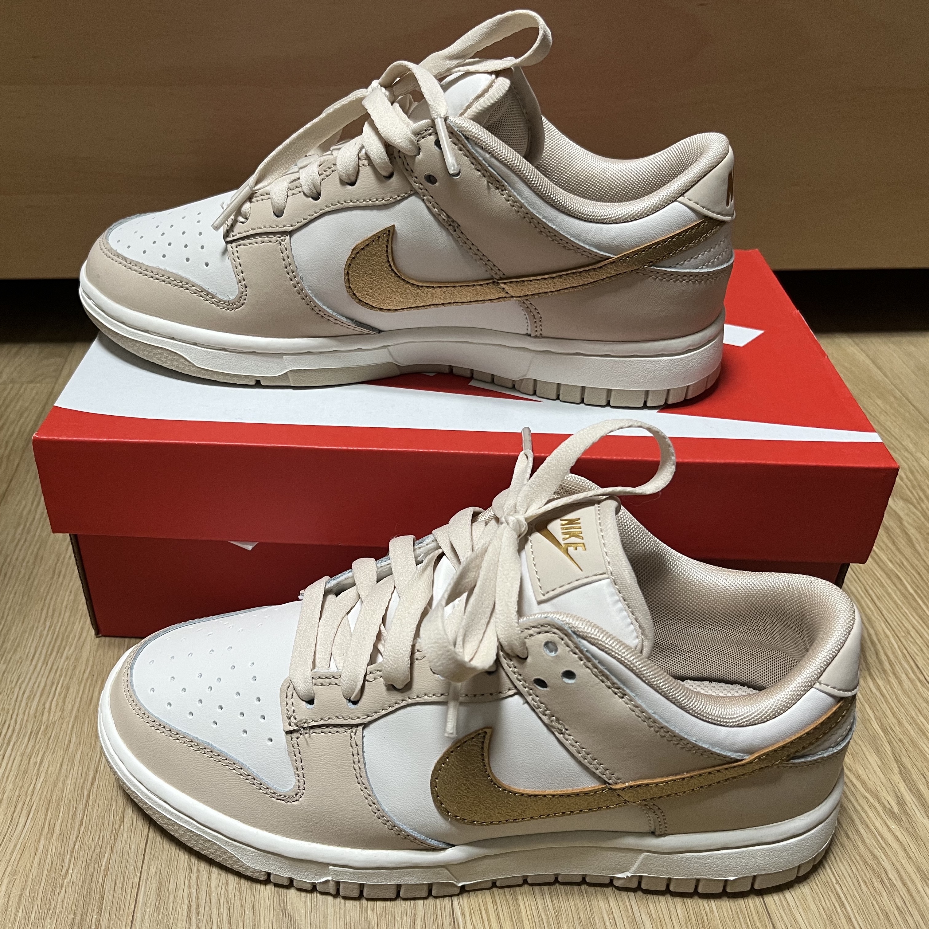 (W) Nike Dunk Low Sanddrift Metallic Gold 착용 스타일