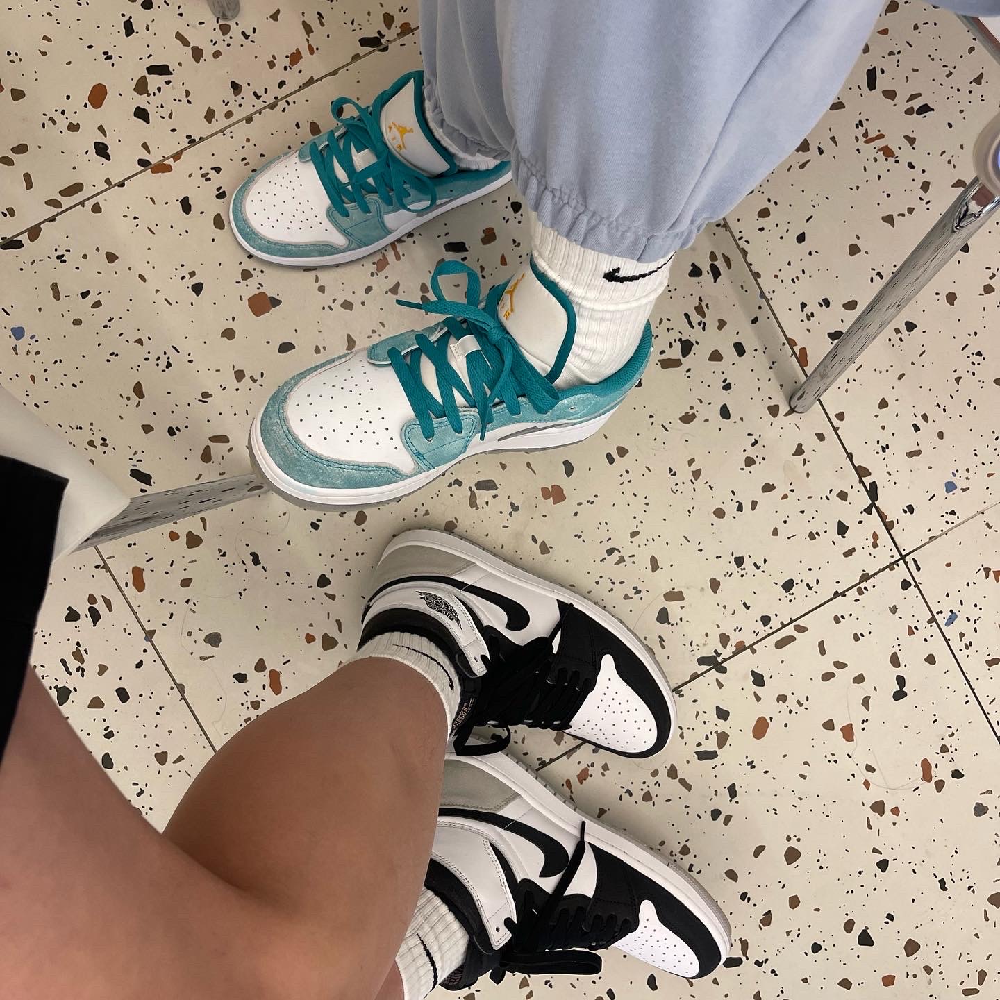 (GS) Jordan 1 Low SE New Emerald, Jordan 1 Retro High OG Bleached Coral 착용 스타일
