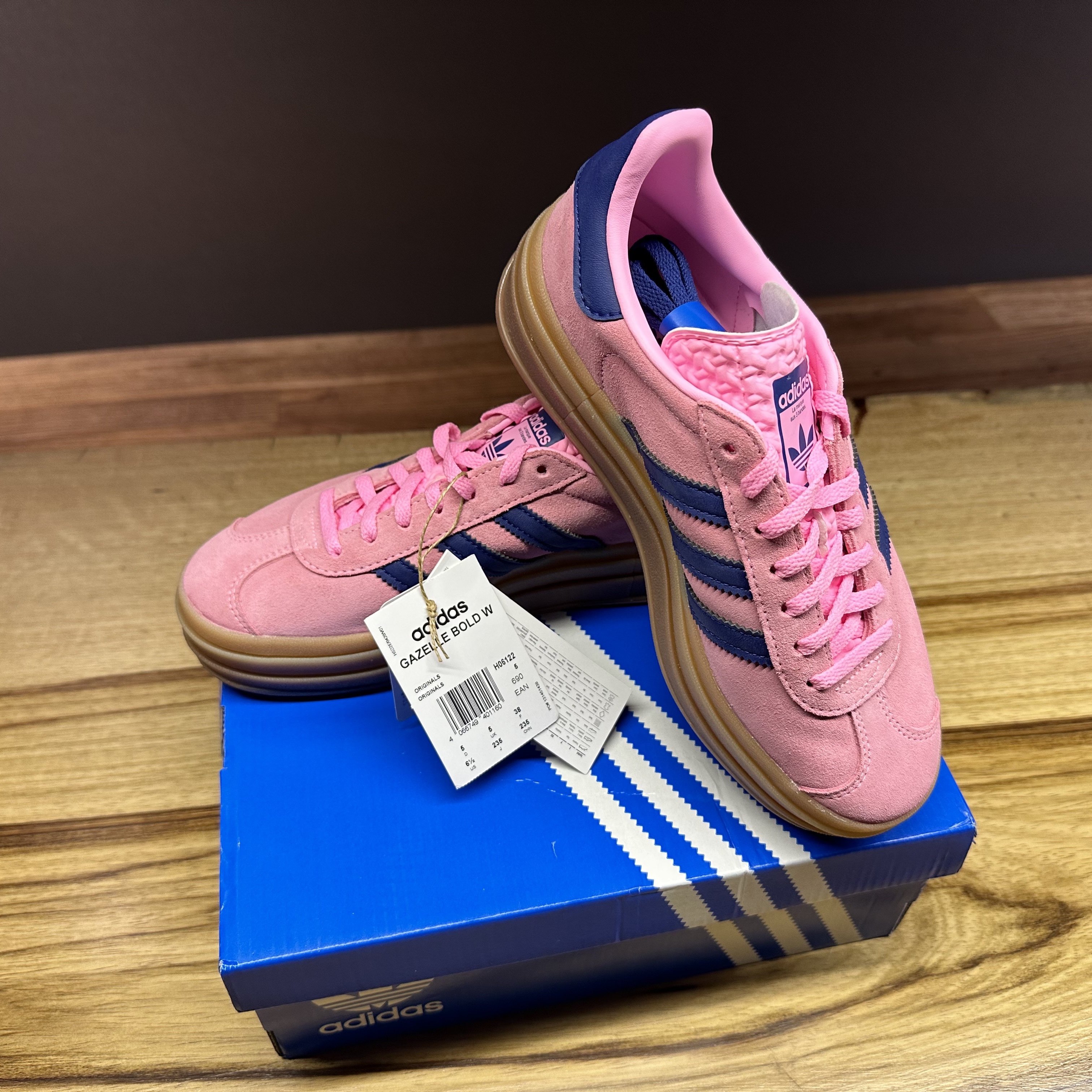 (W) Adidas Gazelle Bold Pink Glow Victory Blue 착용 스타일 - 1