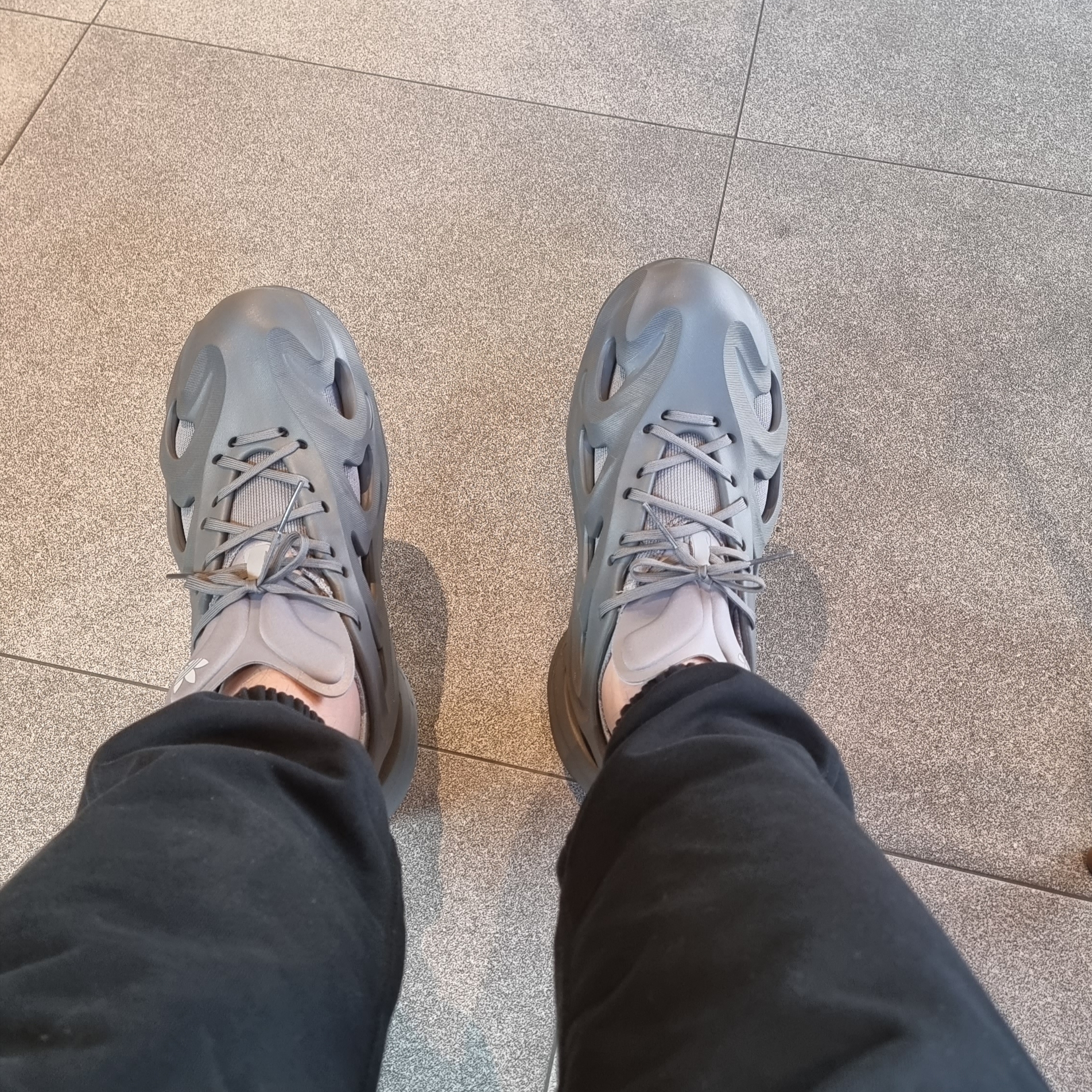 Adidas Adifom Q Grey 착용 스타일