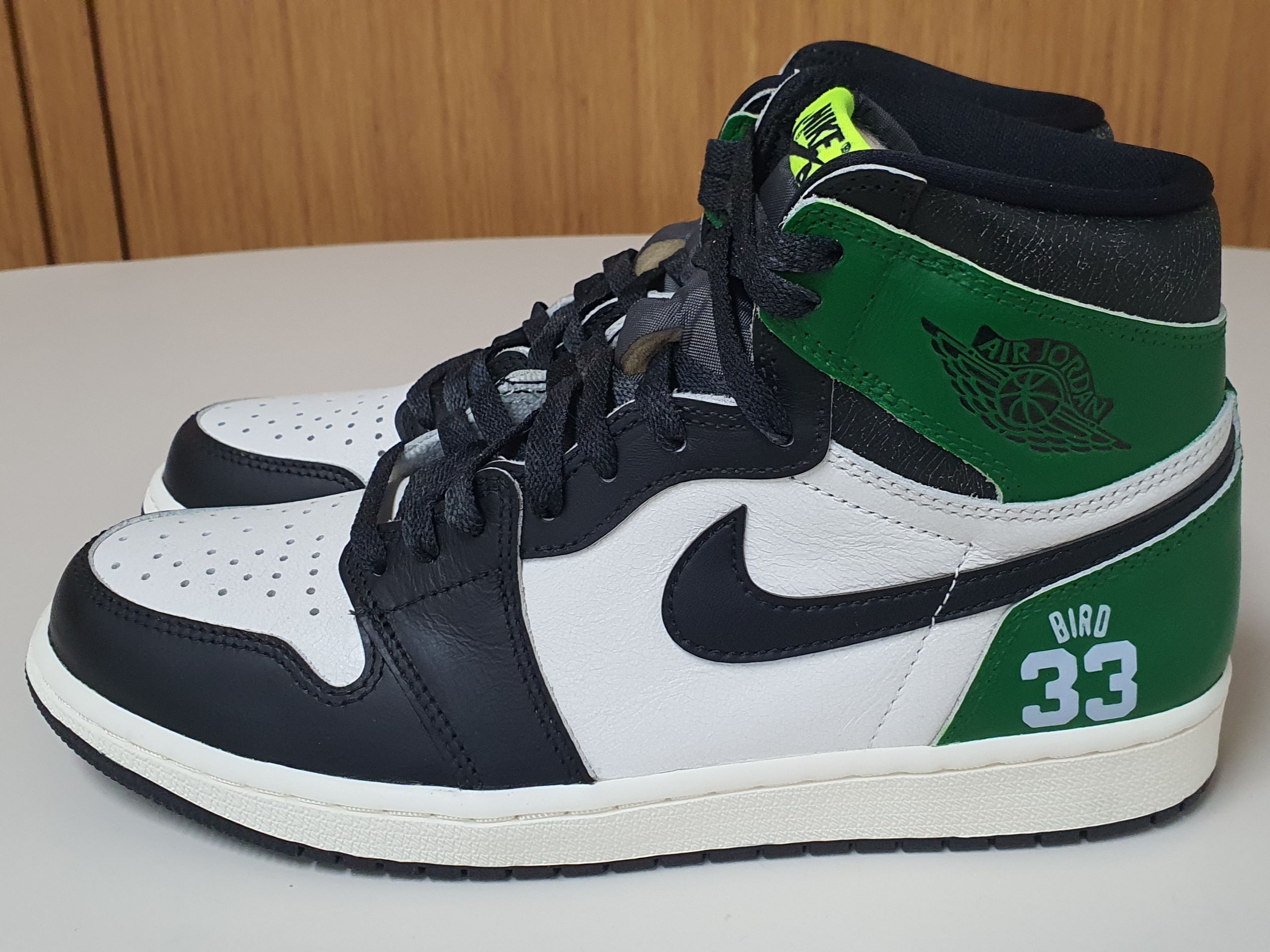 Jordan 1 Retro High OG Volt, Jordan 1 Retro High OG Black and Lucky Green 착용 스타일 - 5