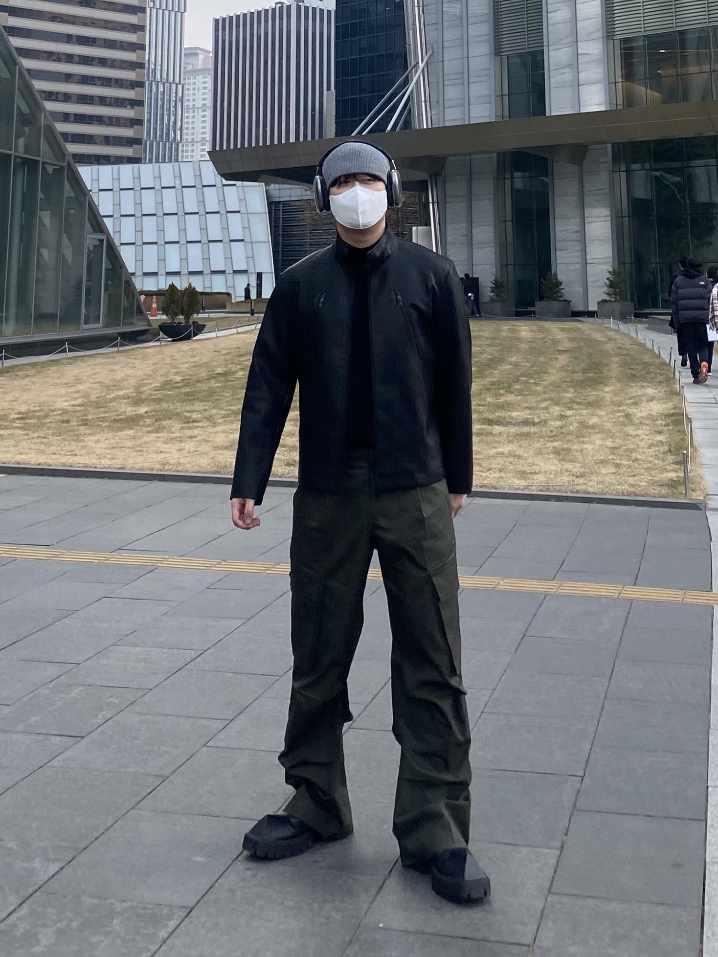 Apple AirPods Max Lightning Space Gray (Korean Ver.), Balenciaga Rhino Derby Shoes Black 착용 스타일 - 2