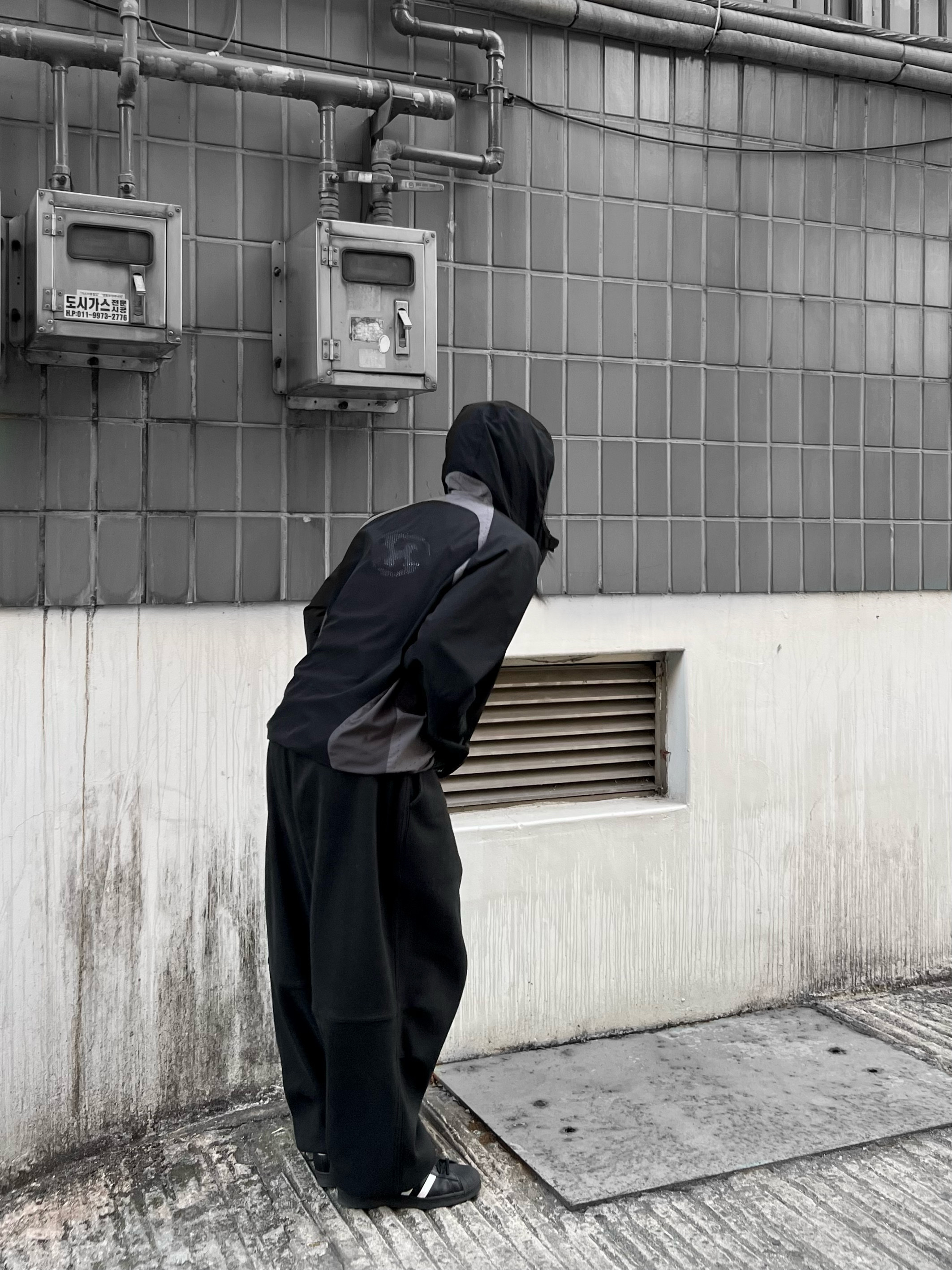 Sansan Gear Running Jacket Black - 22SS, Adidas Superstar Core Black White 착용 스타일 - 2