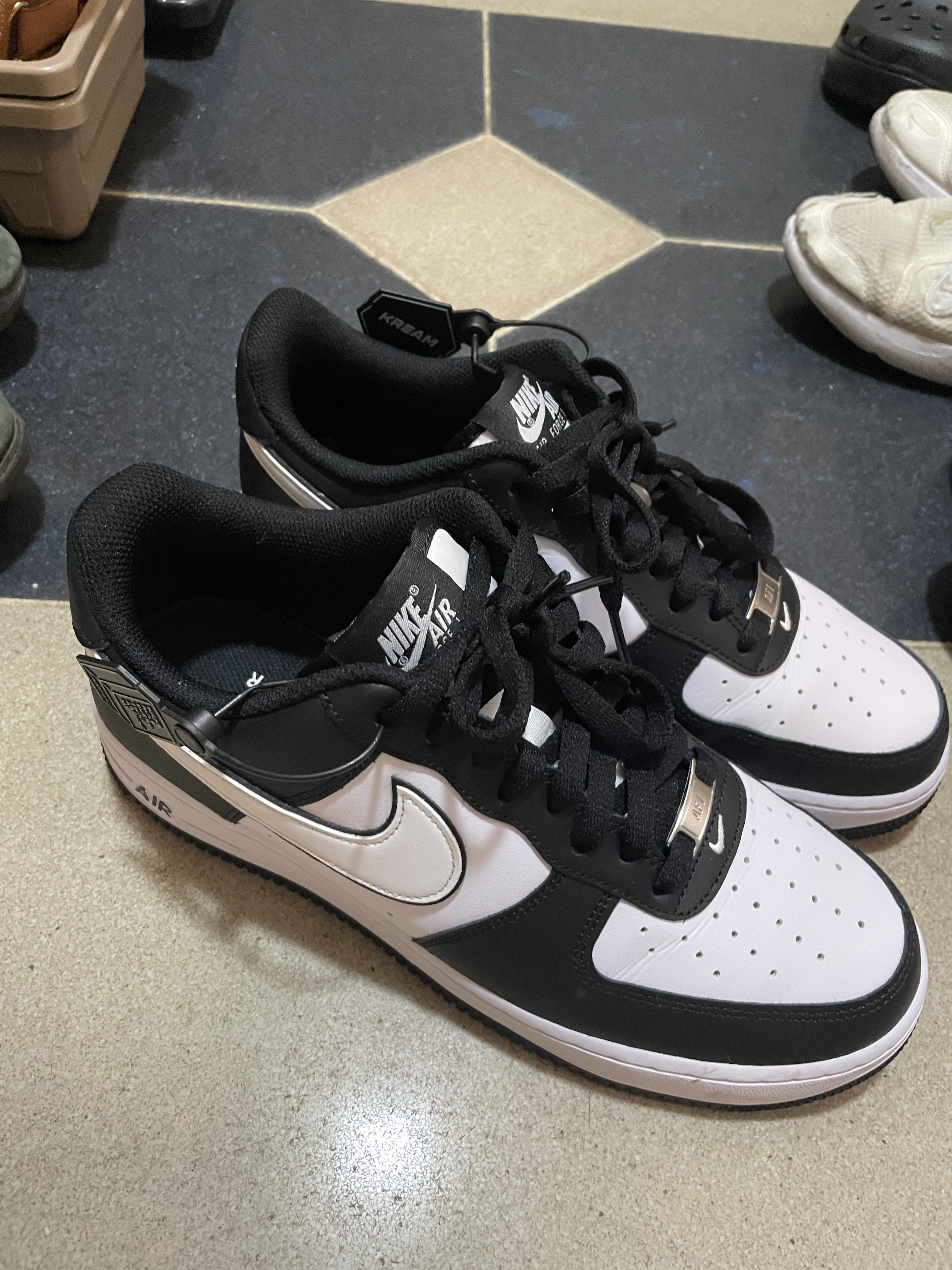 Nike Air Force 1 '07 Black White 착용 스타일