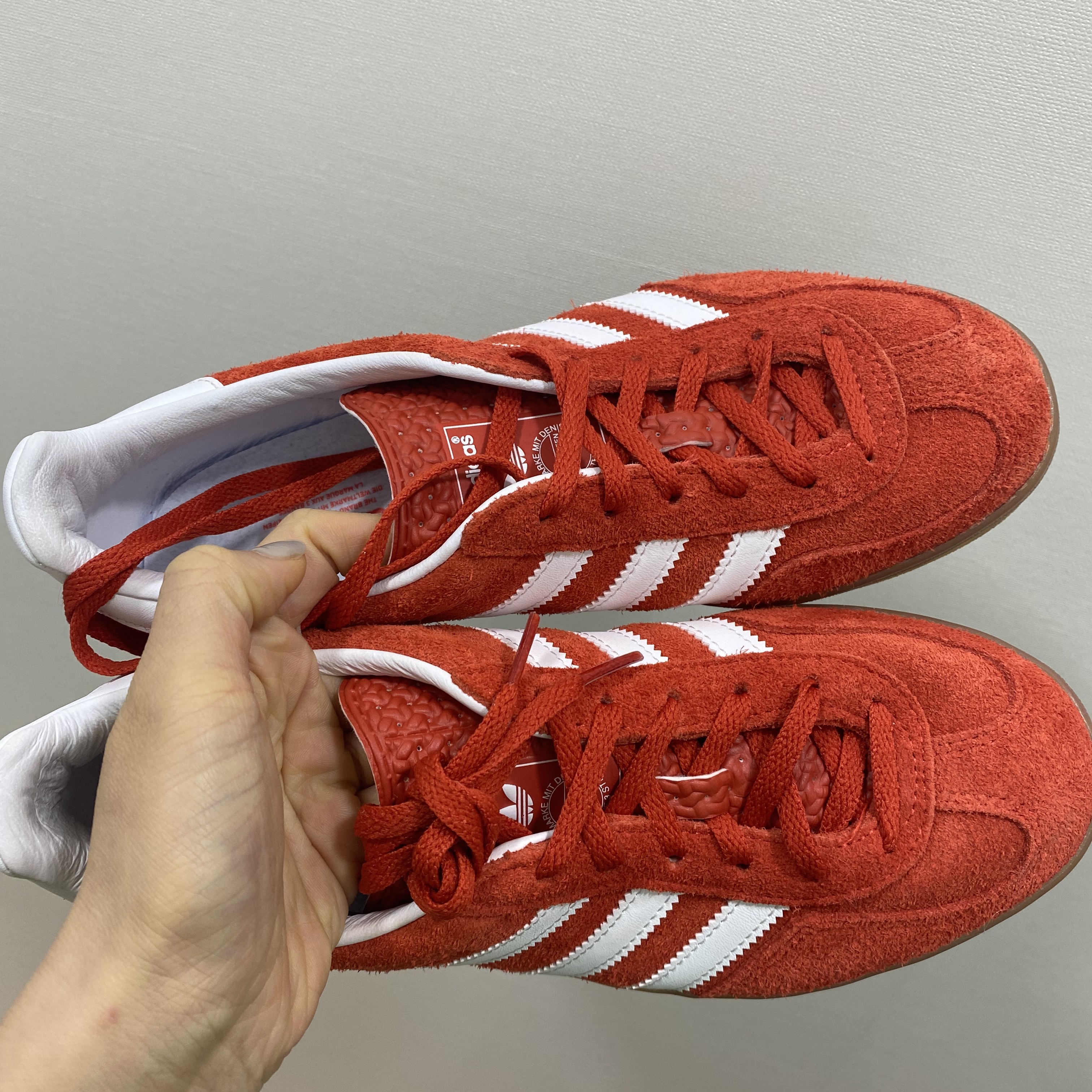 (W) Adidas Gazelle Indoor Bold Orange Cloud White 착용 스타일