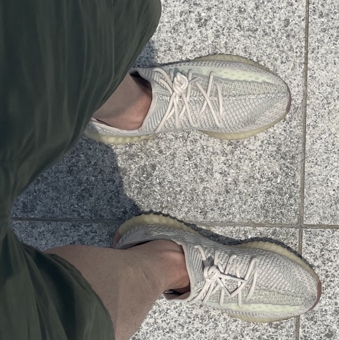 Adidas Yeezy Boost 350 V2 Citrin - Non-Reflective 착용 스타일