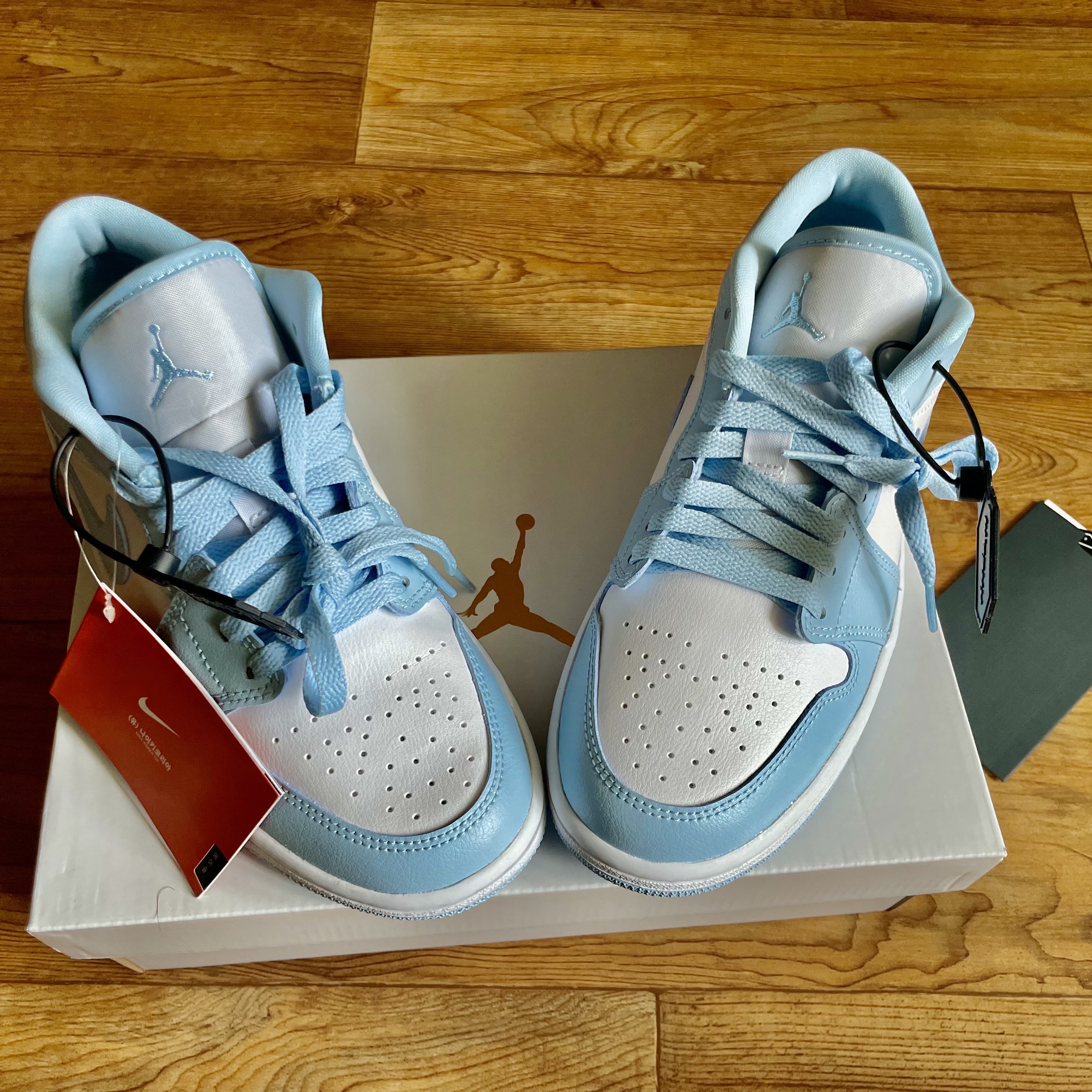 (W) Jordan 1 Low White Ice Blue 착용 스타일