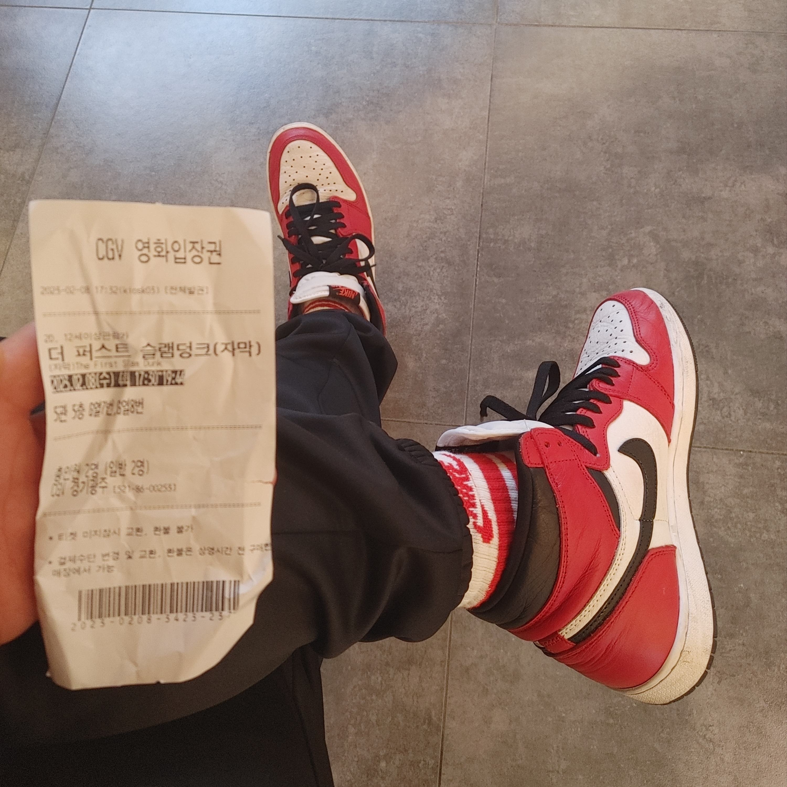 Jordan 1 Retro High OG Patent Bred, Jordan 1 Retro High OG Light Fusion Red 착용 스타일 - 2