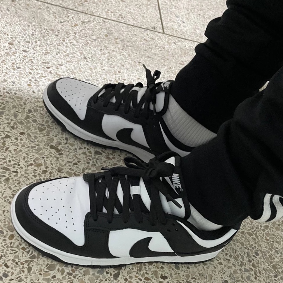 Nike Dunk Low Retro Black 착용 스타일 - 2