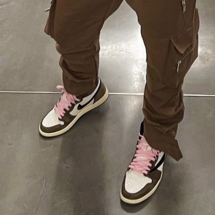 Jordan 1 x Travis Scott Retro High OG SP Mocha 착용 스타일