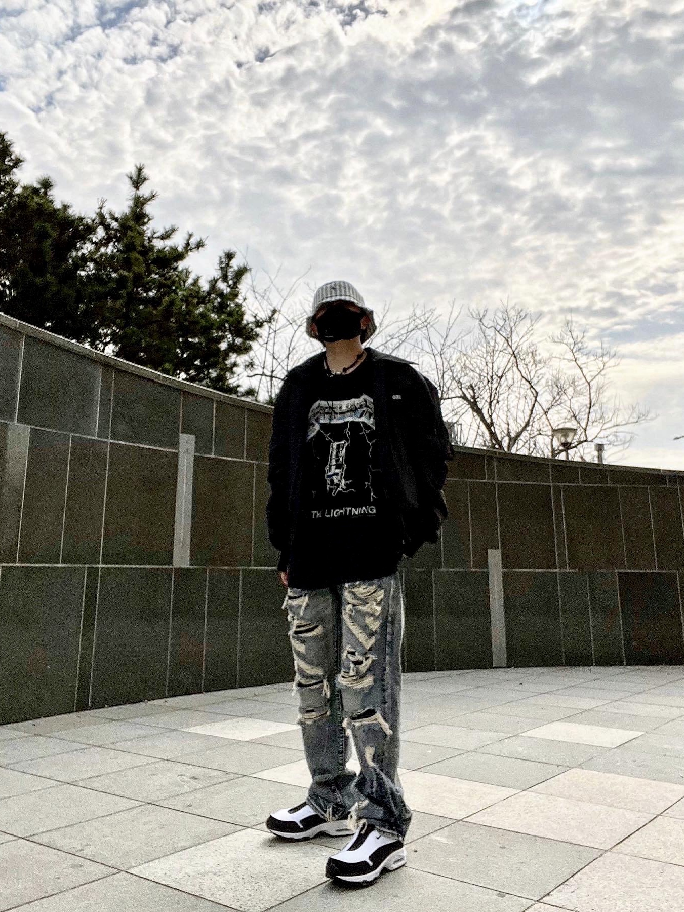 Nike x Comme des Garcons Homme Plus Air Max Sunder SP White Black, Our Legacy Ladon Leather Keychain Black 착용 스타일 - 2