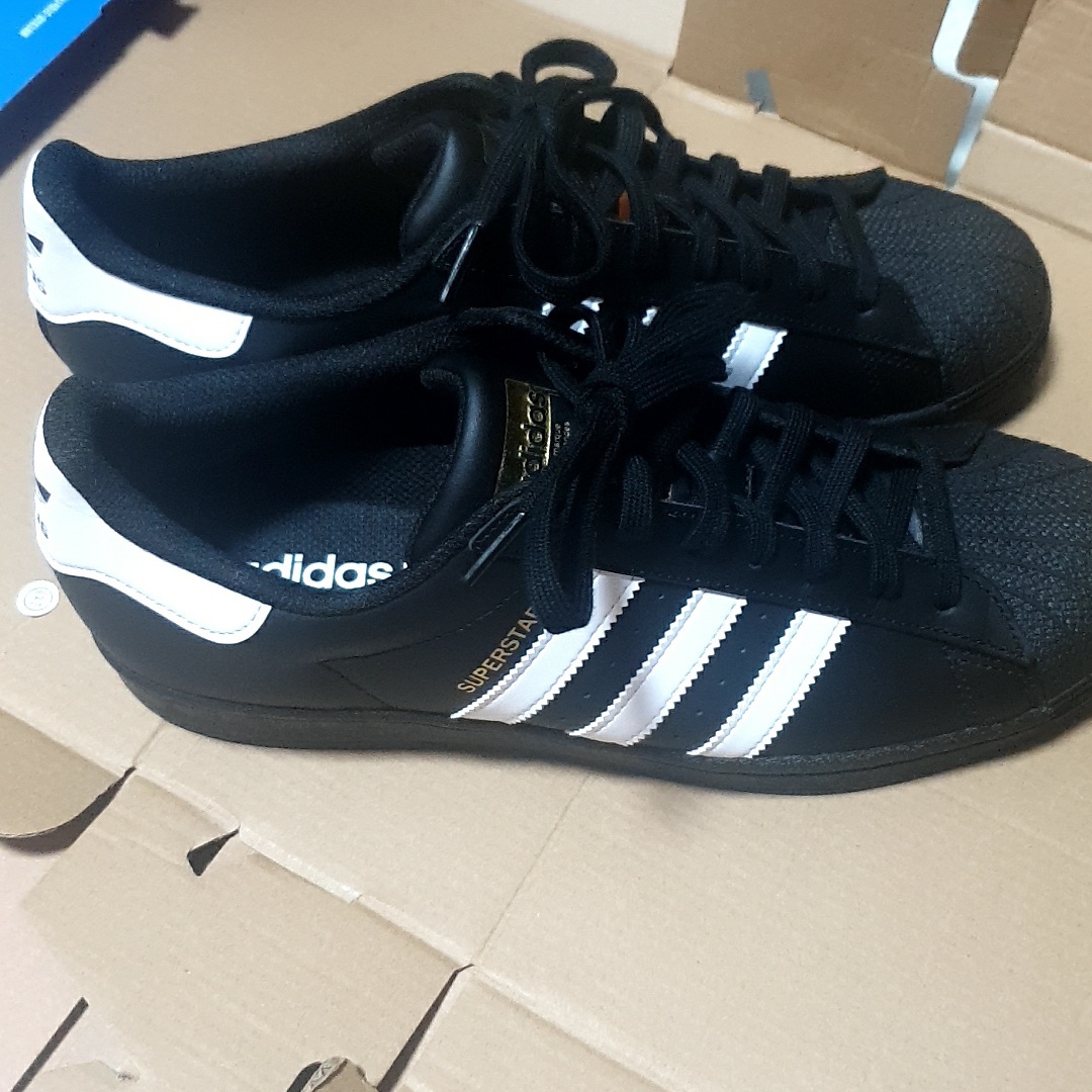 Adidas Superstar Core Black White 착용 스타일