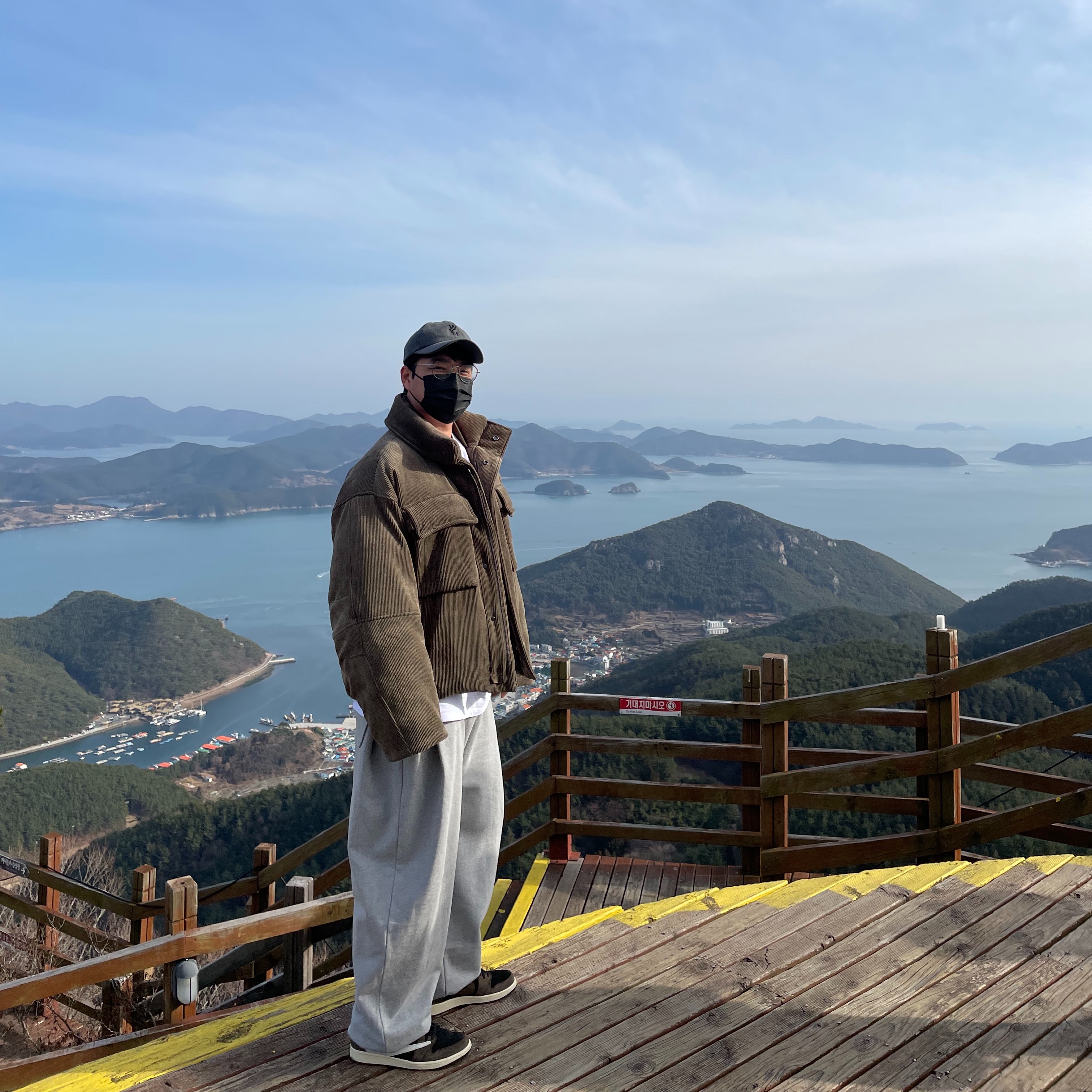 Wooyoungmi Corduroy Goose Down Jumper Khaki- 22FW, Jordan 1 x Travis Scott Retro Low OG SP Mocha 착용 스타일