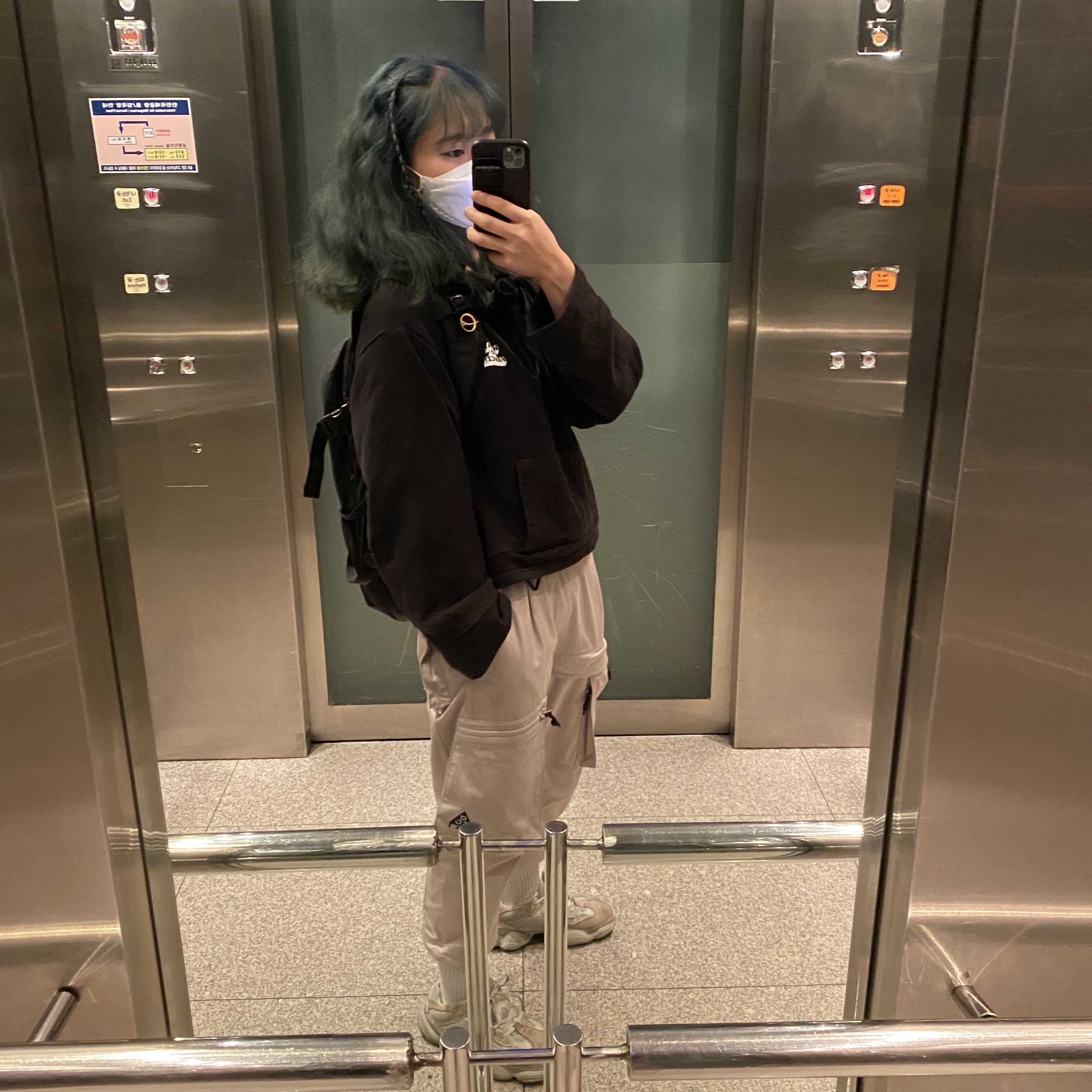 Adidas Yeezy 500 Salt, (W) Nike ACG Cargo Woven Pants Moon Particle - US/EU 착용 스타일