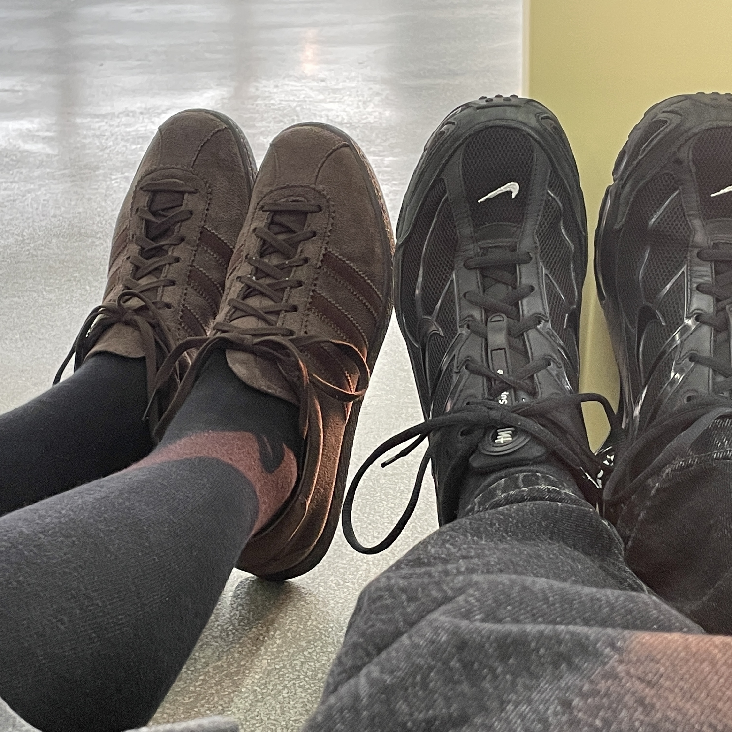 Adidas Tobacco Gruen Dark Brown 착용 스타일