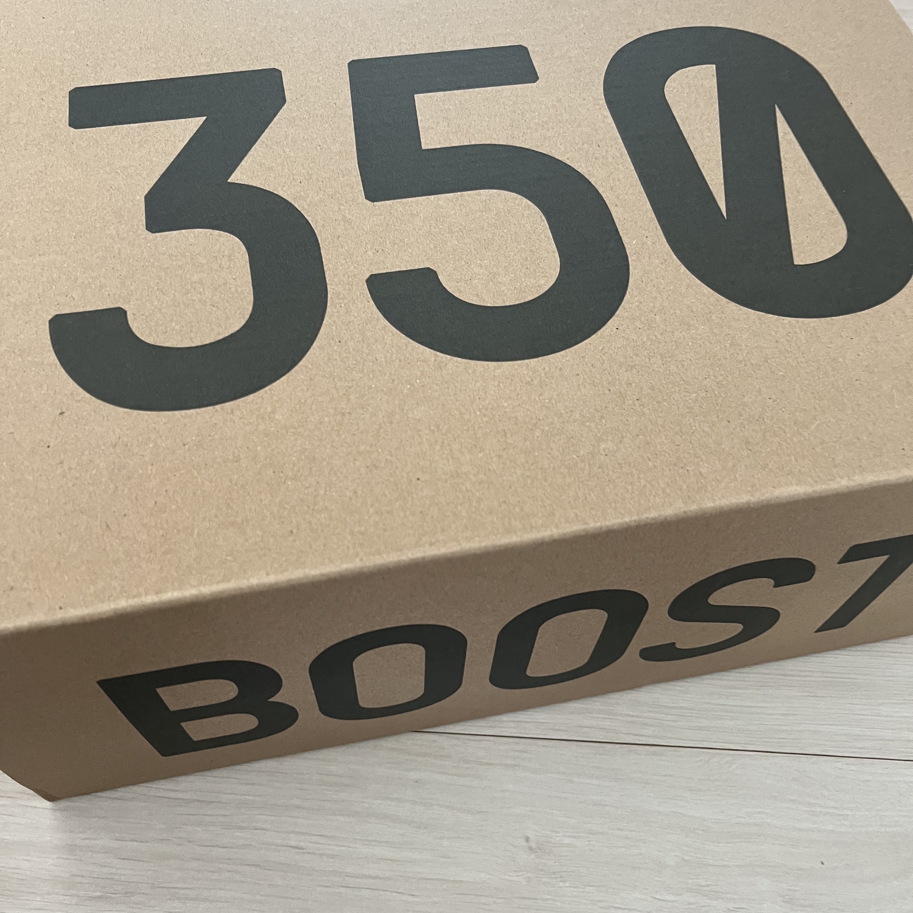 Adidas Yeezy Boost 350 V2 Sesame 2022 착용 스타일 - 2