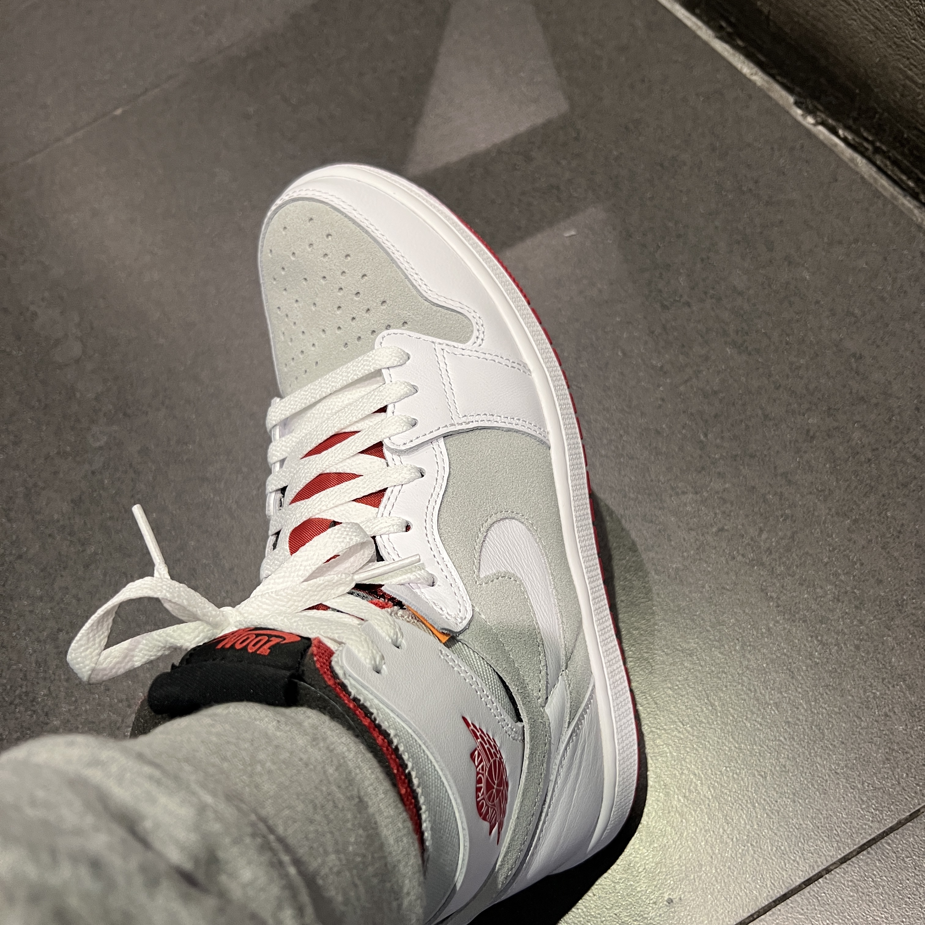 Jordan 1 Zoom Air CMFT White True Red 착용 스타일