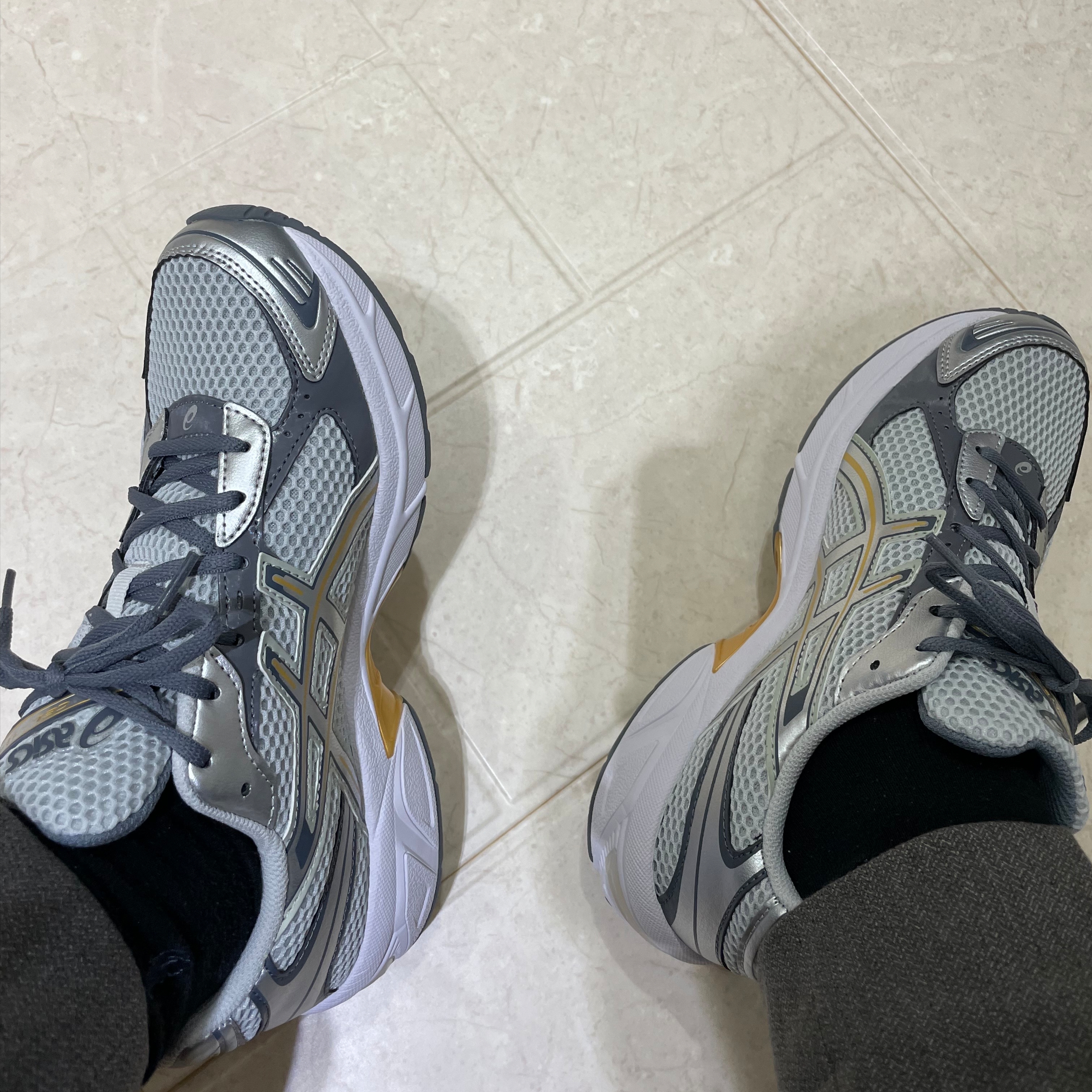 Asics Gel-1130 Polar Shade Pure Silver 착용 스타일