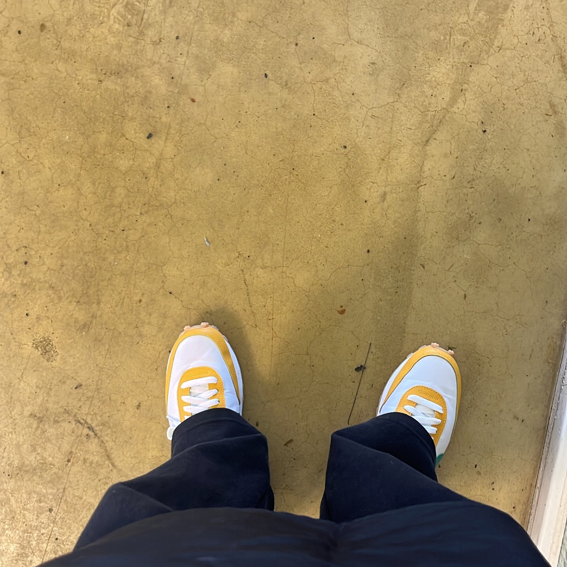 (W) Nike Daybreak Neptune Green Yellow Ochre 착용 스타일