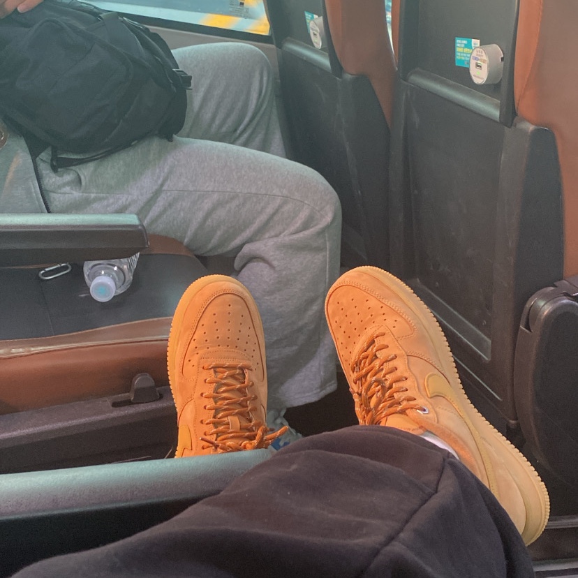 Nike Air Force 1 '07 WB Flax 착용 스타일
