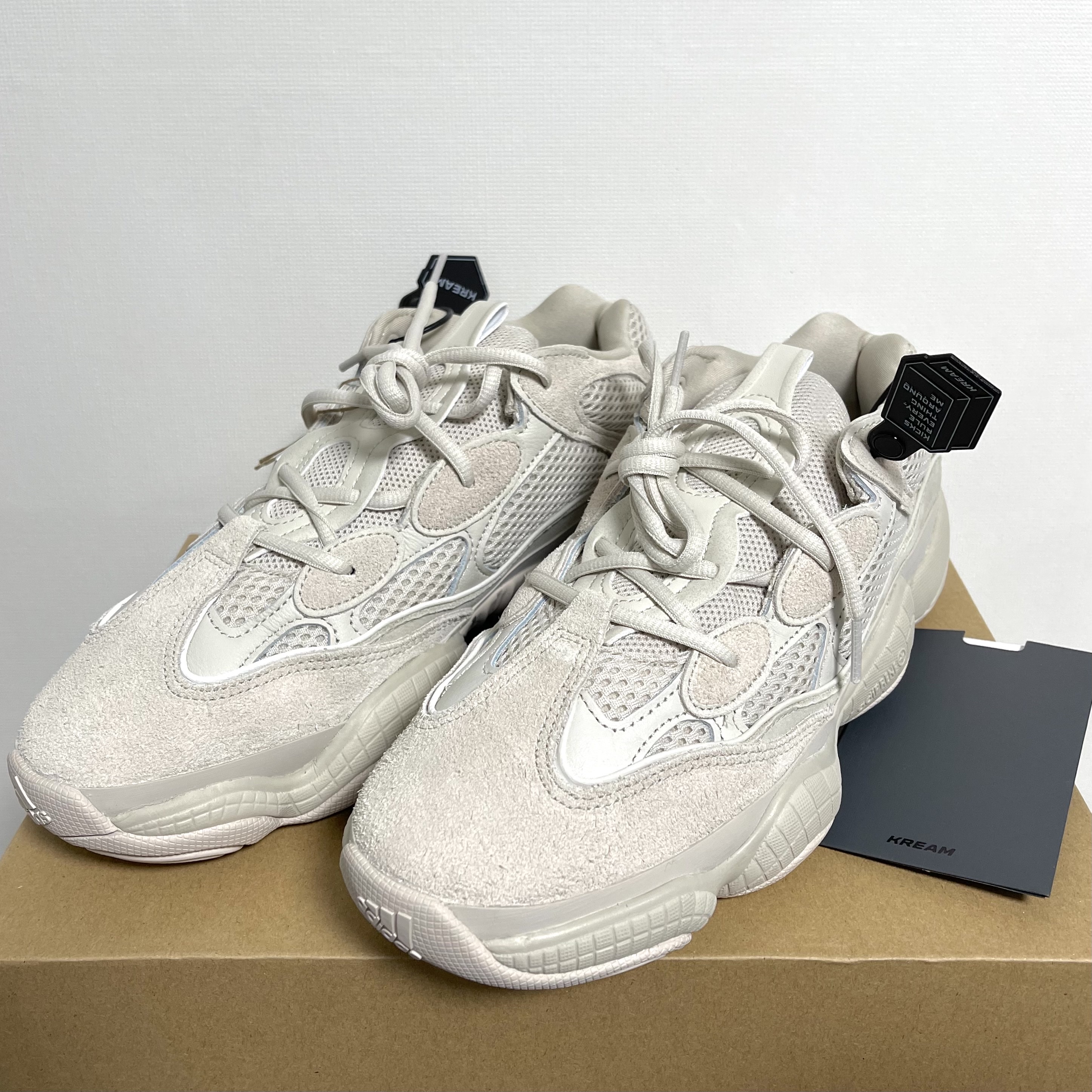 Adidas Yeezy 500 Blush 2022 착용 스타일 - 1