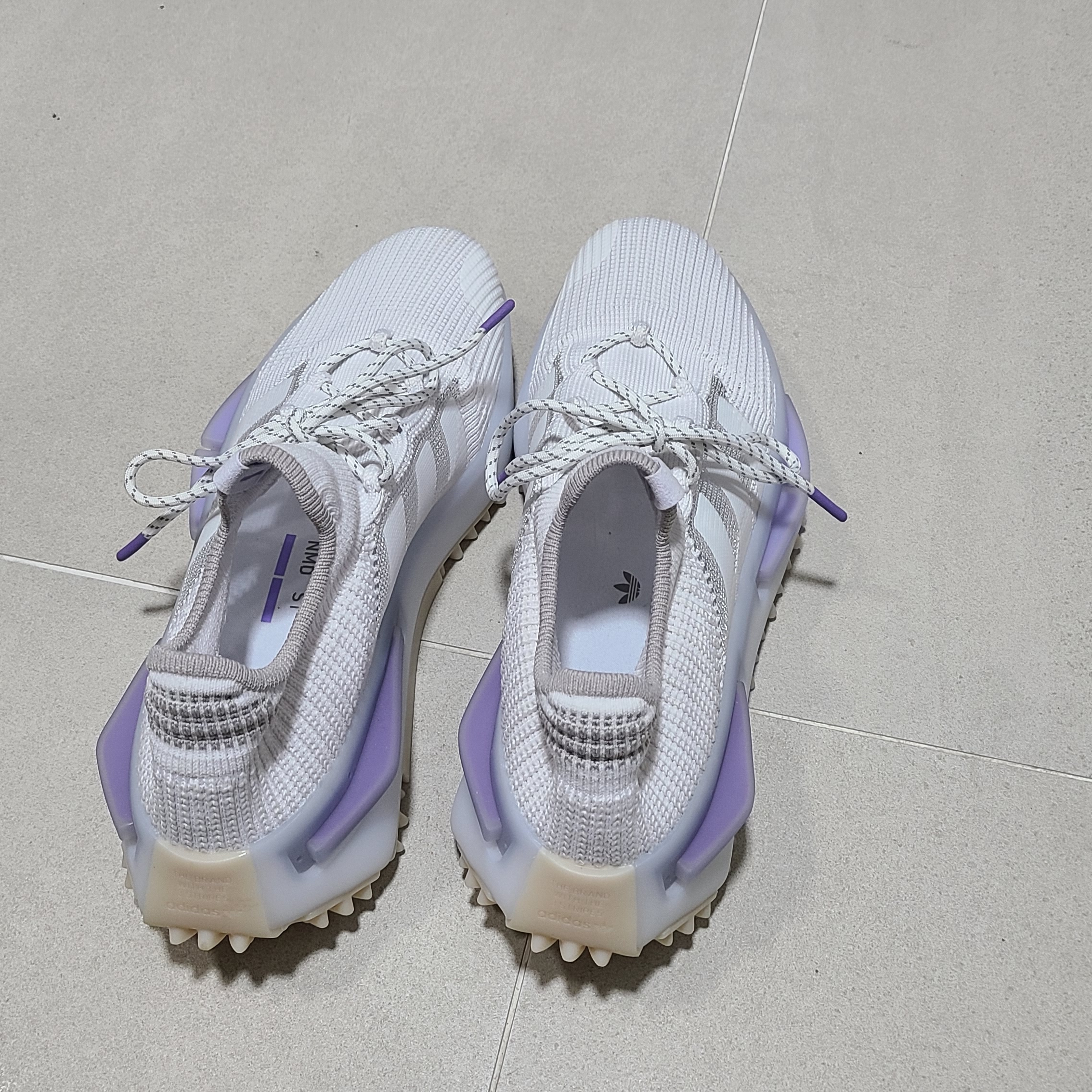 Adidas NMD S1 Cloud White Light Purple 착용 스타일 - 3