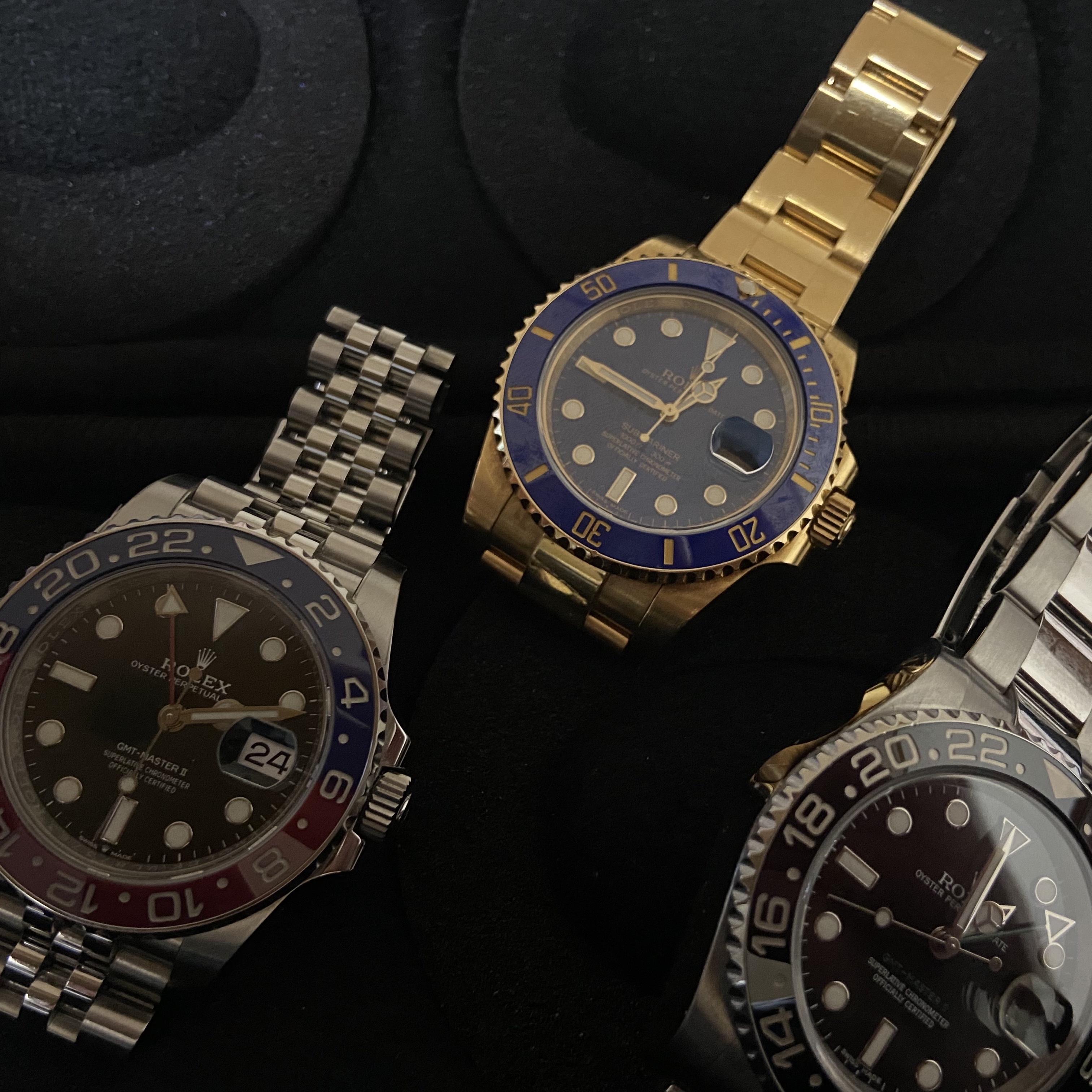 Rolex GMT-Master II 40mm 126710BLRO Black Jubilee, Rolex Submariner Date 41mm 126618LB Blue Green Oyster 착용 스타일