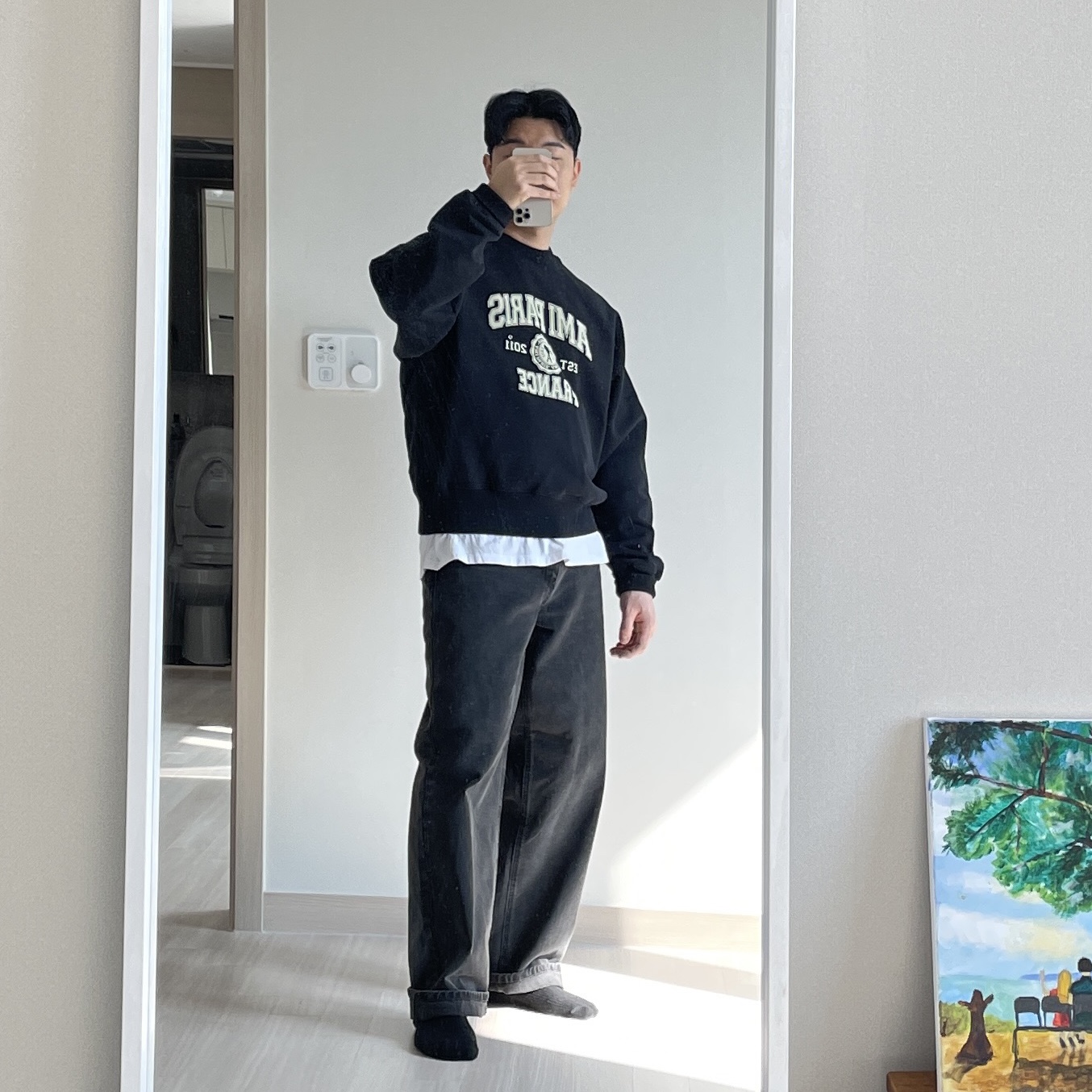 AMI Paris France Sweatshirt Black 착용 스타일 - 1