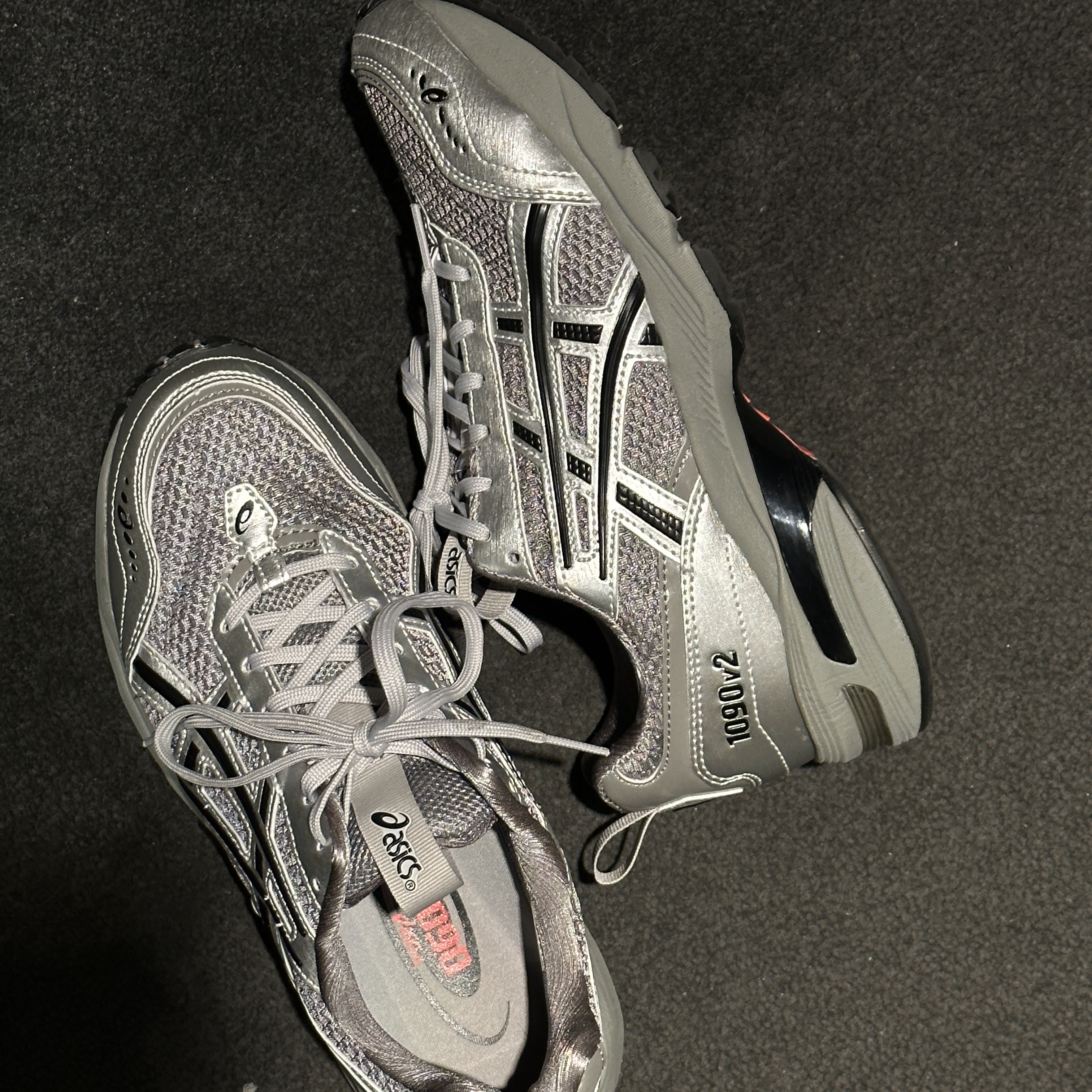 Asics x Freja Wewer Gel-1090 V2 Clay Grey Pure Silver 착용 스타일