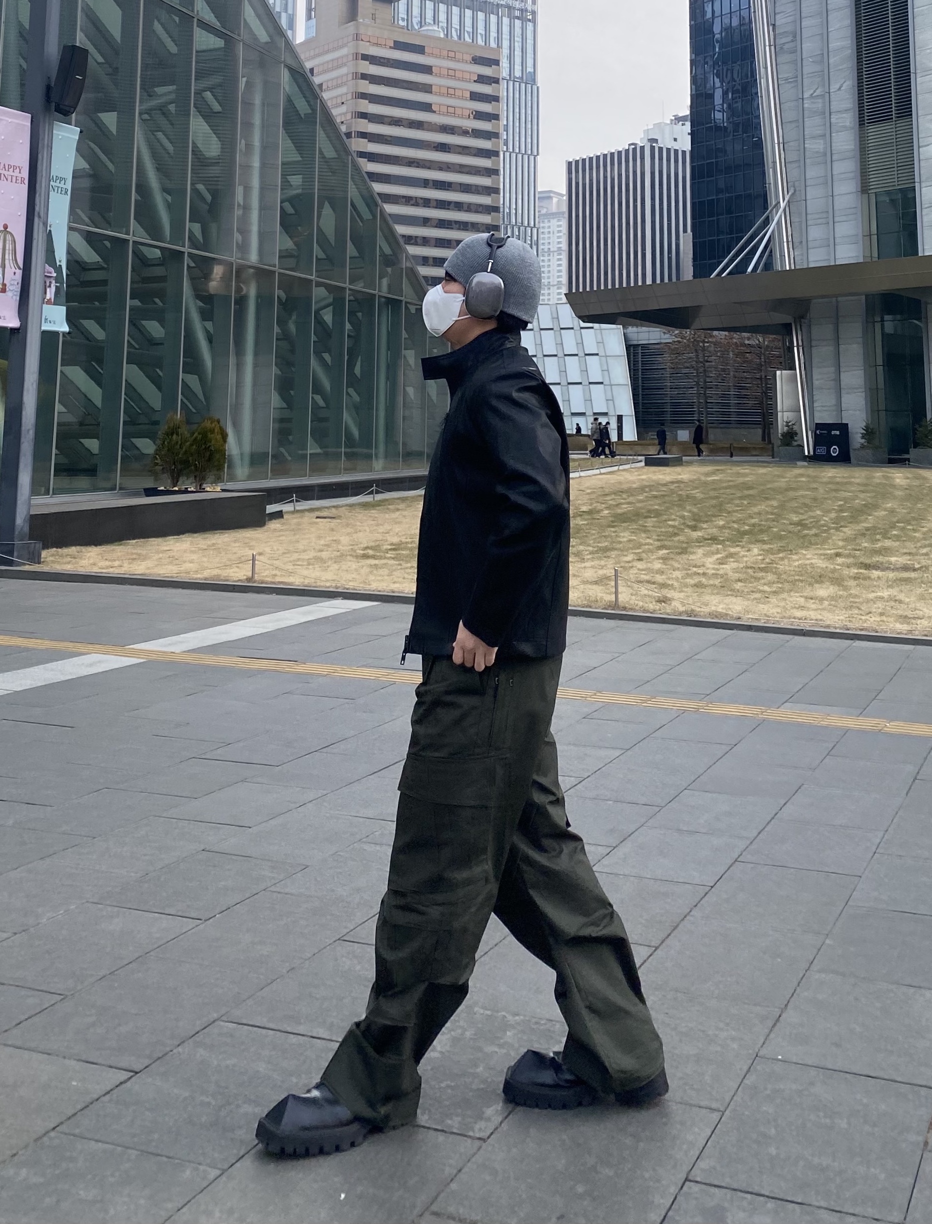 Apple AirPods Max Lightning Space Gray (Korean Ver.), Balenciaga Rhino Derby Shoes Black 착용 스타일 - 4