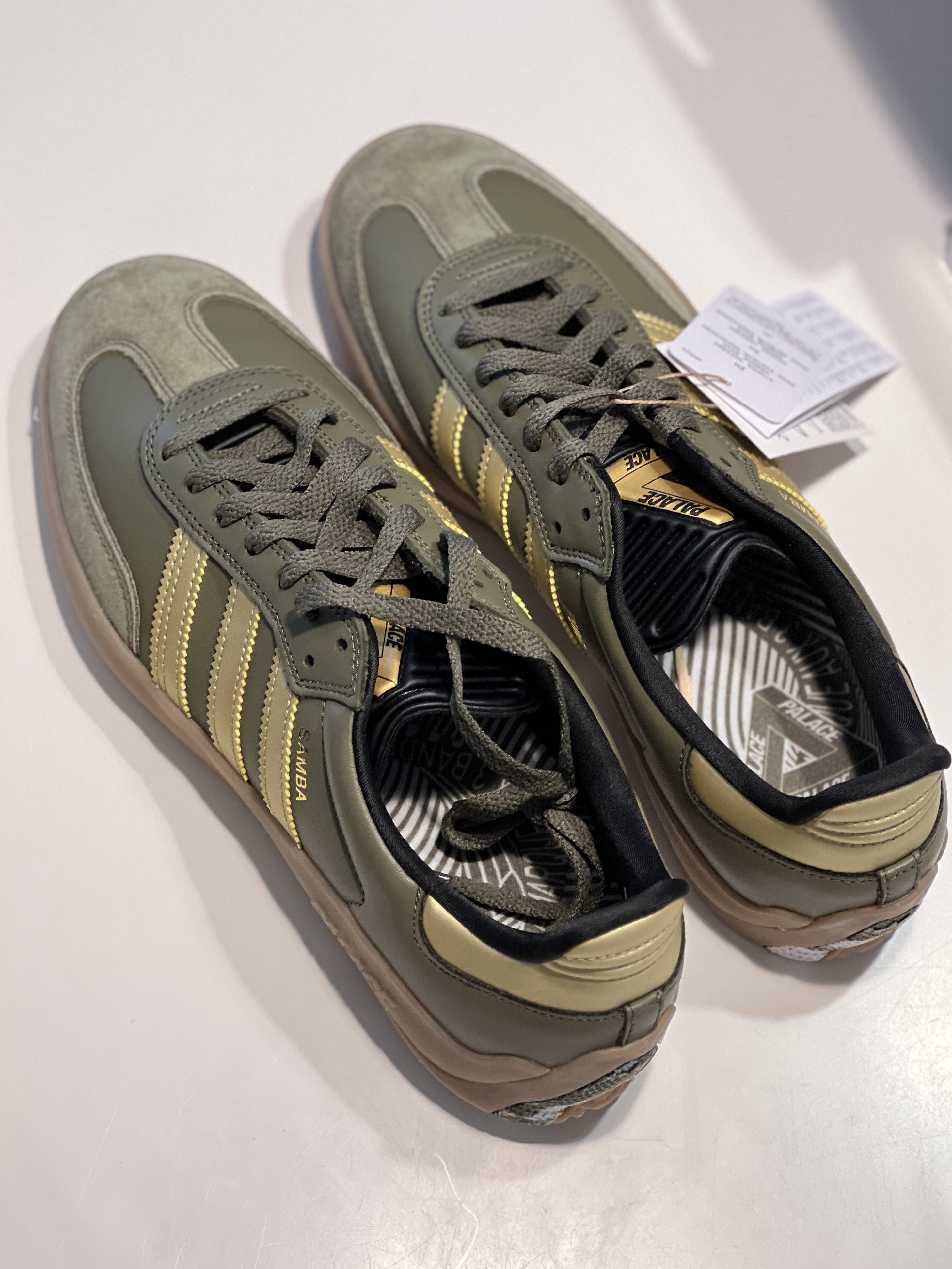Adidas x Palace Samba Olive Gold 착용 스타일 - 2