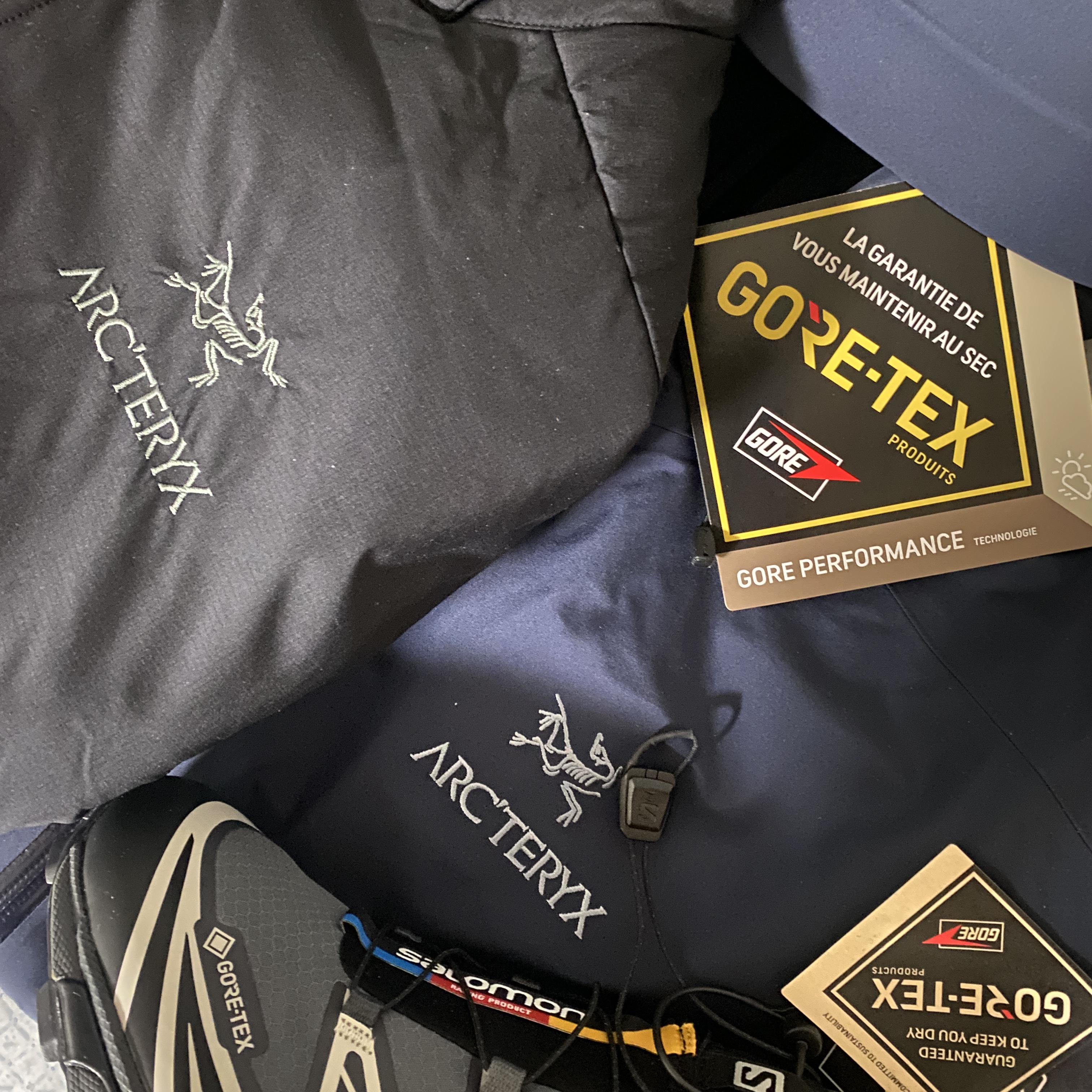 Salomon XT-6 Gore-Tex Black Ebony, Arc'teryx Beta LT Jacket Black Sapphire 착용 스타일